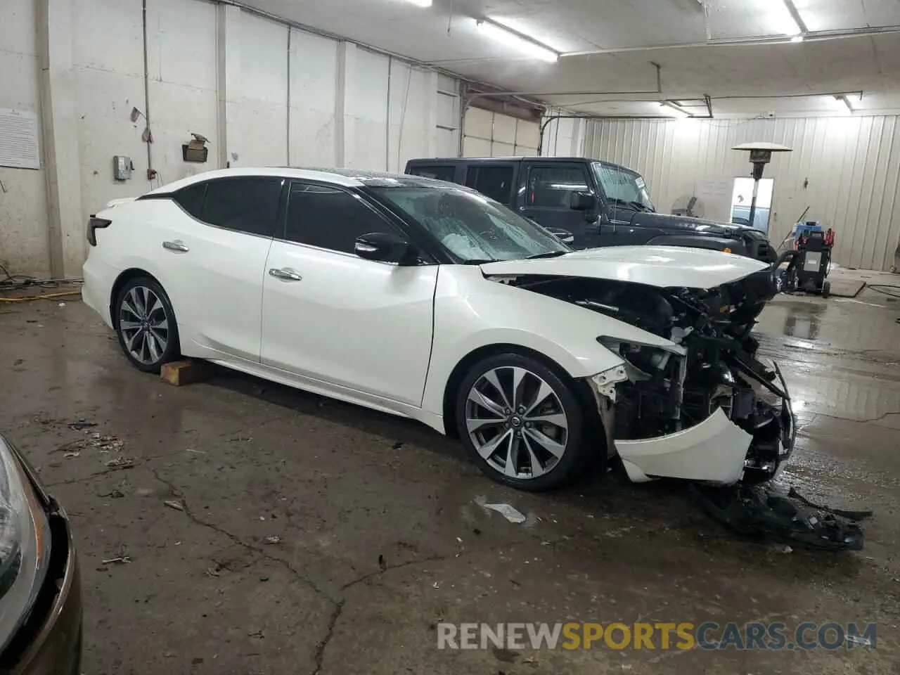 4 Photograph of a damaged car 1N4AA6AV0KC378681 NISSAN MAXIMA 2019