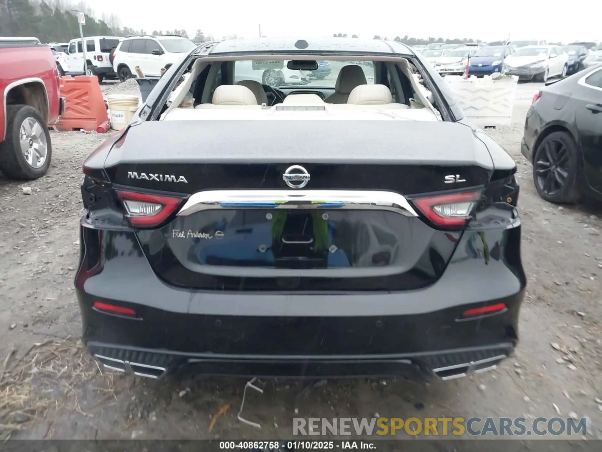 17 Photograph of a damaged car 1N4AA6AV0KC379524 NISSAN MAXIMA 2019