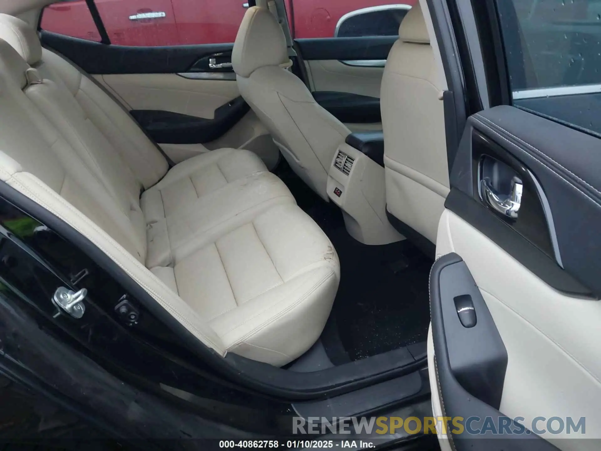 8 Photograph of a damaged car 1N4AA6AV0KC379524 NISSAN MAXIMA 2019