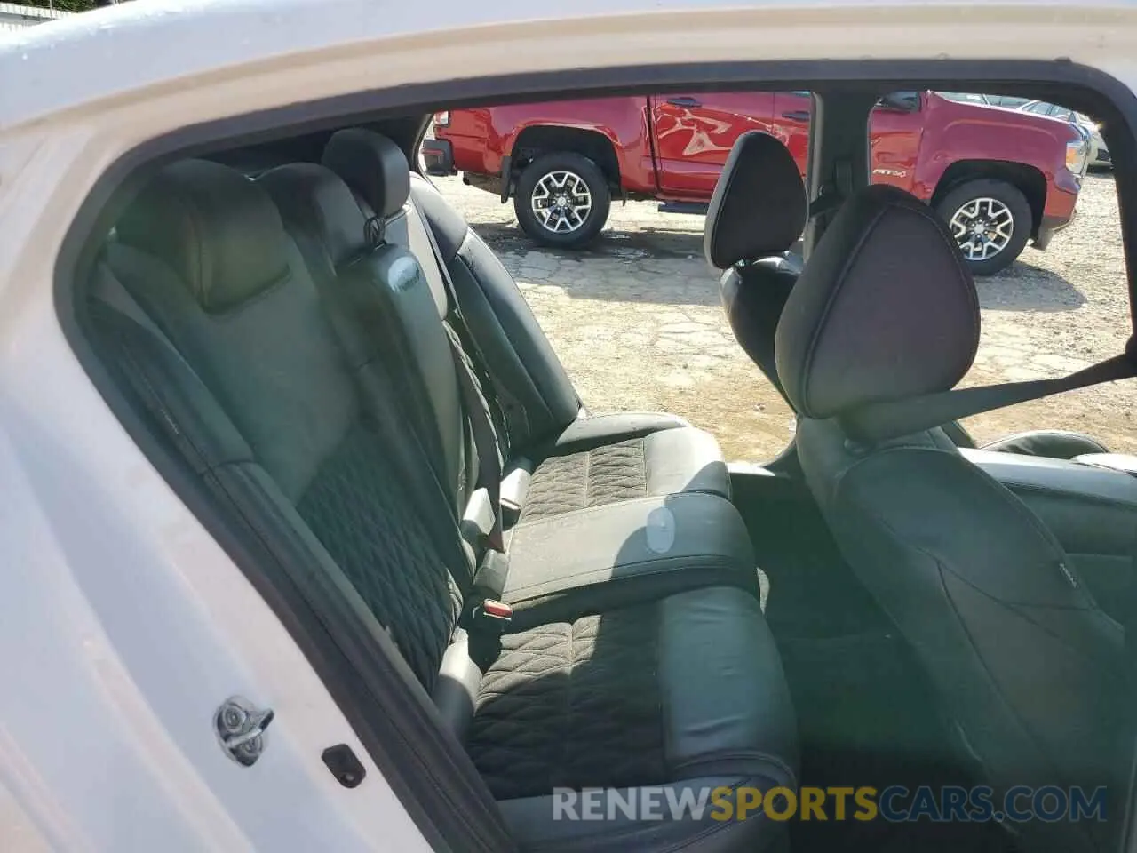 10 Photograph of a damaged car 1N4AA6AV0KC384836 NISSAN MAXIMA 2019