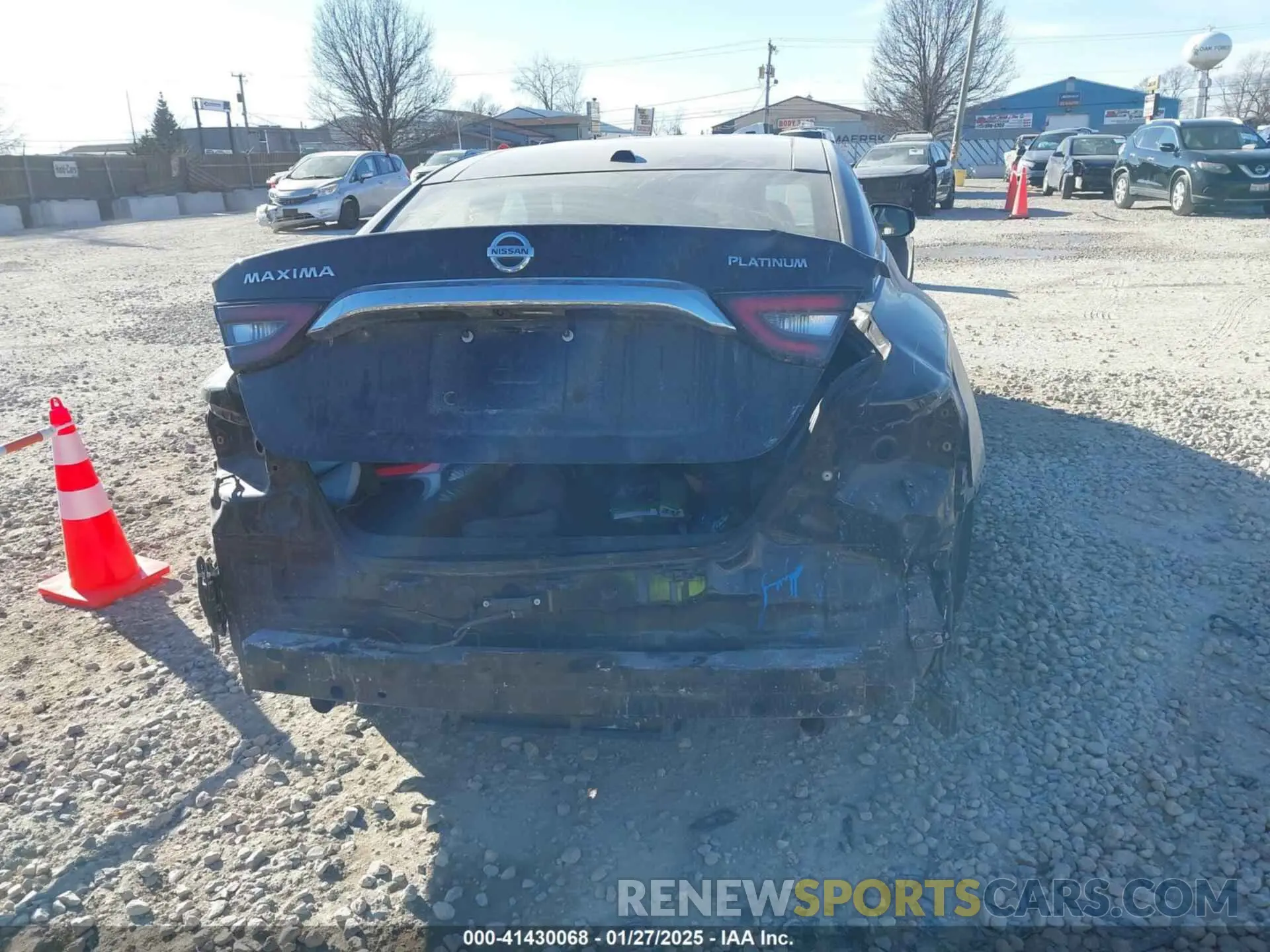 17 Photograph of a damaged car 1N4AA6AV1KC362280 NISSAN MAXIMA 2019