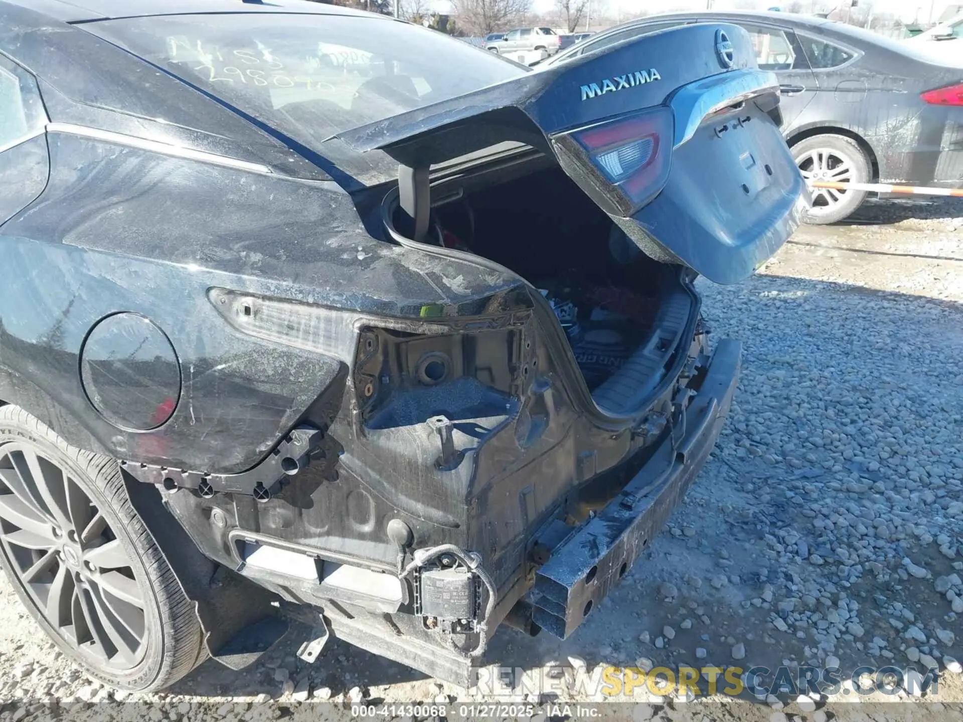 18 Photograph of a damaged car 1N4AA6AV1KC362280 NISSAN MAXIMA 2019