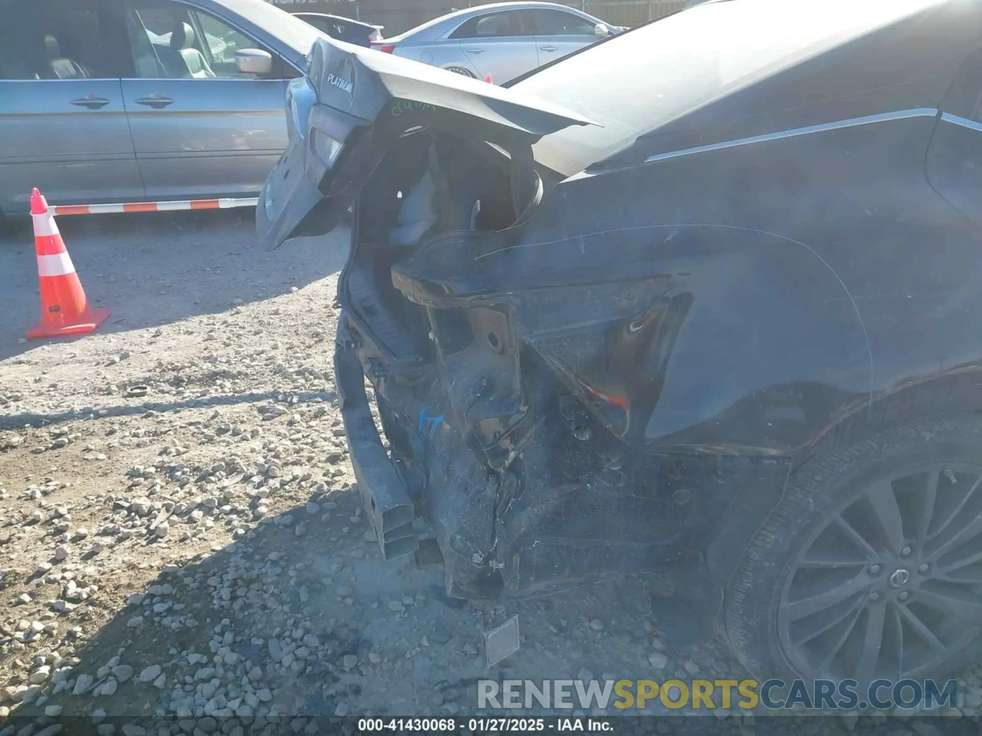 19 Photograph of a damaged car 1N4AA6AV1KC362280 NISSAN MAXIMA 2019