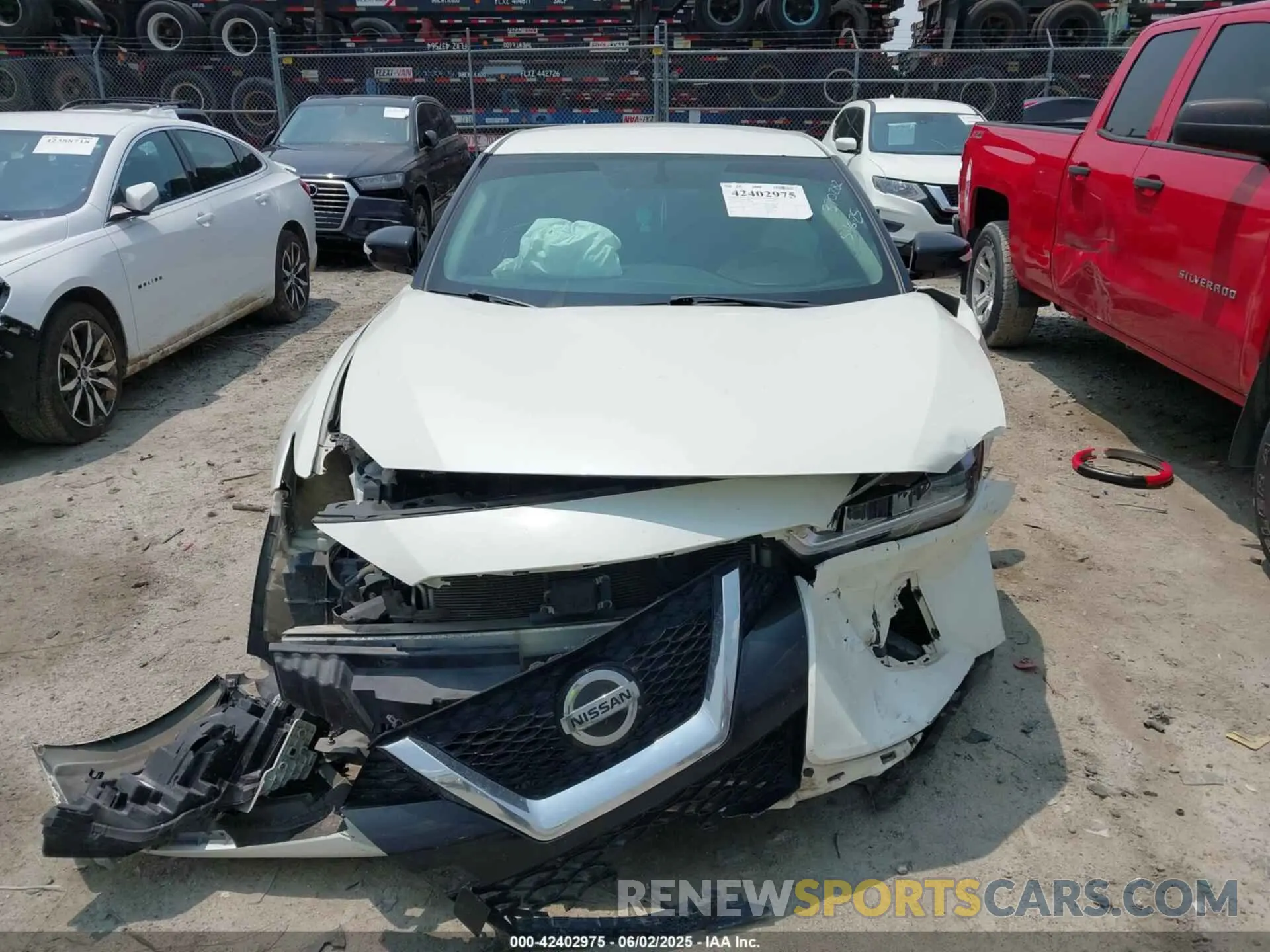 13 Photograph of a damaged car 1N4AA6AV1KC370282 NISSAN MAXIMA 2019