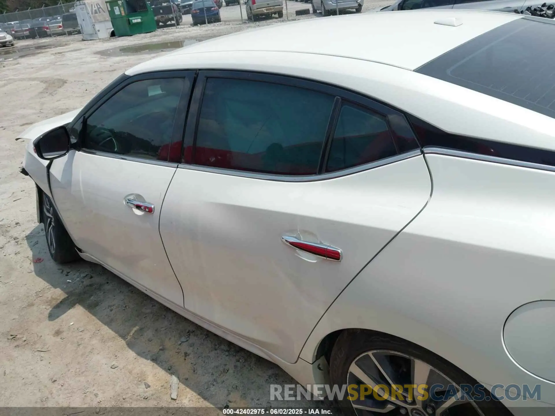 15 Photograph of a damaged car 1N4AA6AV1KC370282 NISSAN MAXIMA 2019