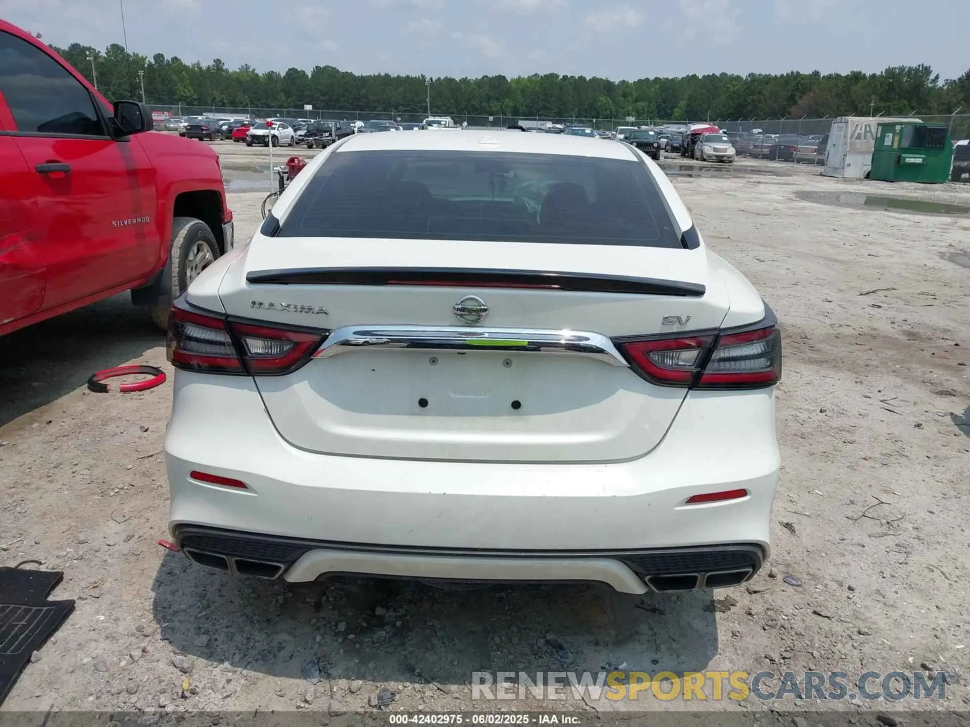 17 Photograph of a damaged car 1N4AA6AV1KC370282 NISSAN MAXIMA 2019
