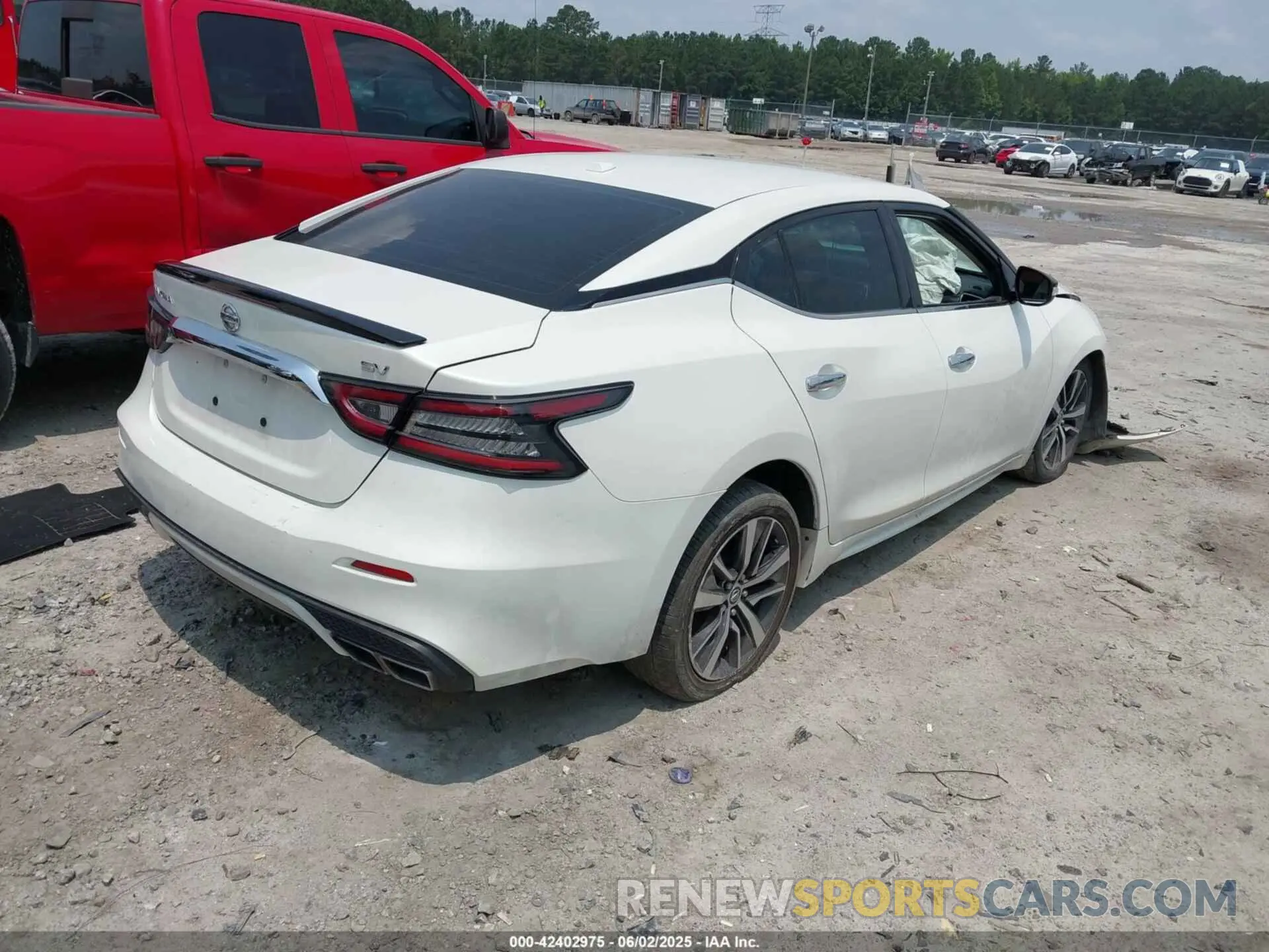 4 Photograph of a damaged car 1N4AA6AV1KC370282 NISSAN MAXIMA 2019