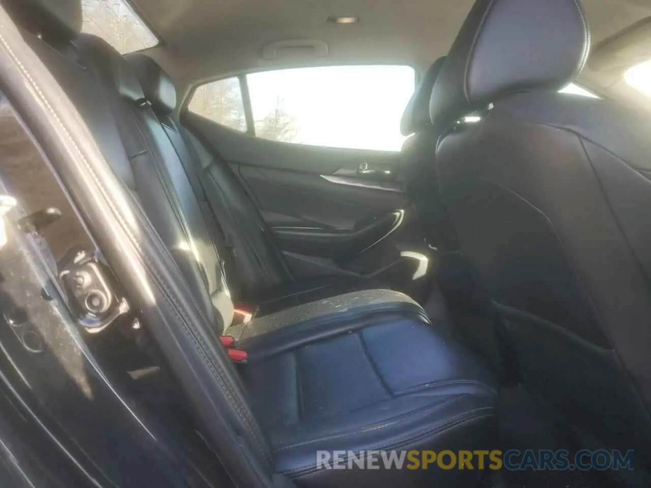 11 Photograph of a damaged car 1N4AA6AV1KC372727 NISSAN MAXIMA 2019