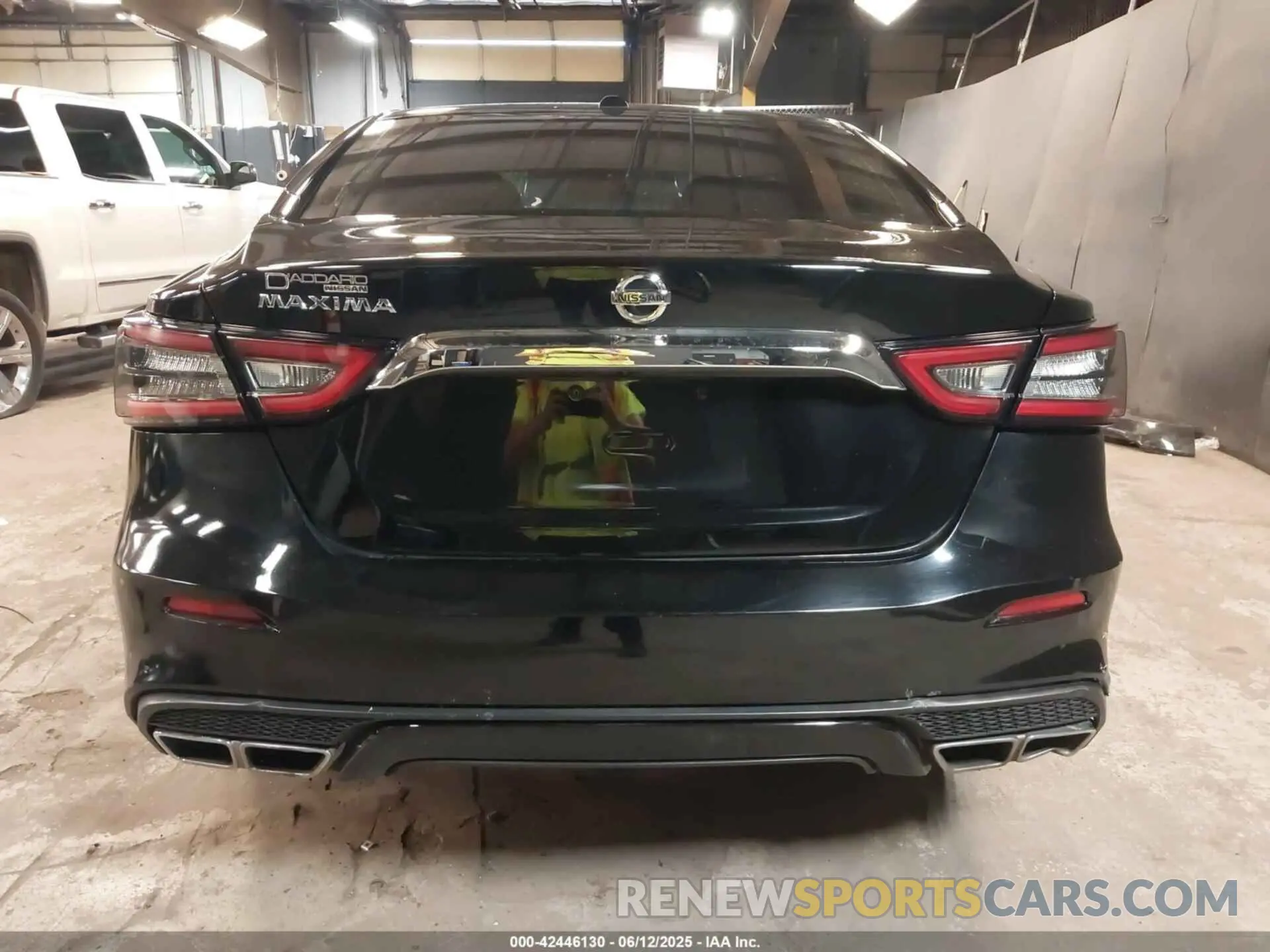 16 Photograph of a damaged car 1N4AA6AV1KC375806 NISSAN MAXIMA 2019