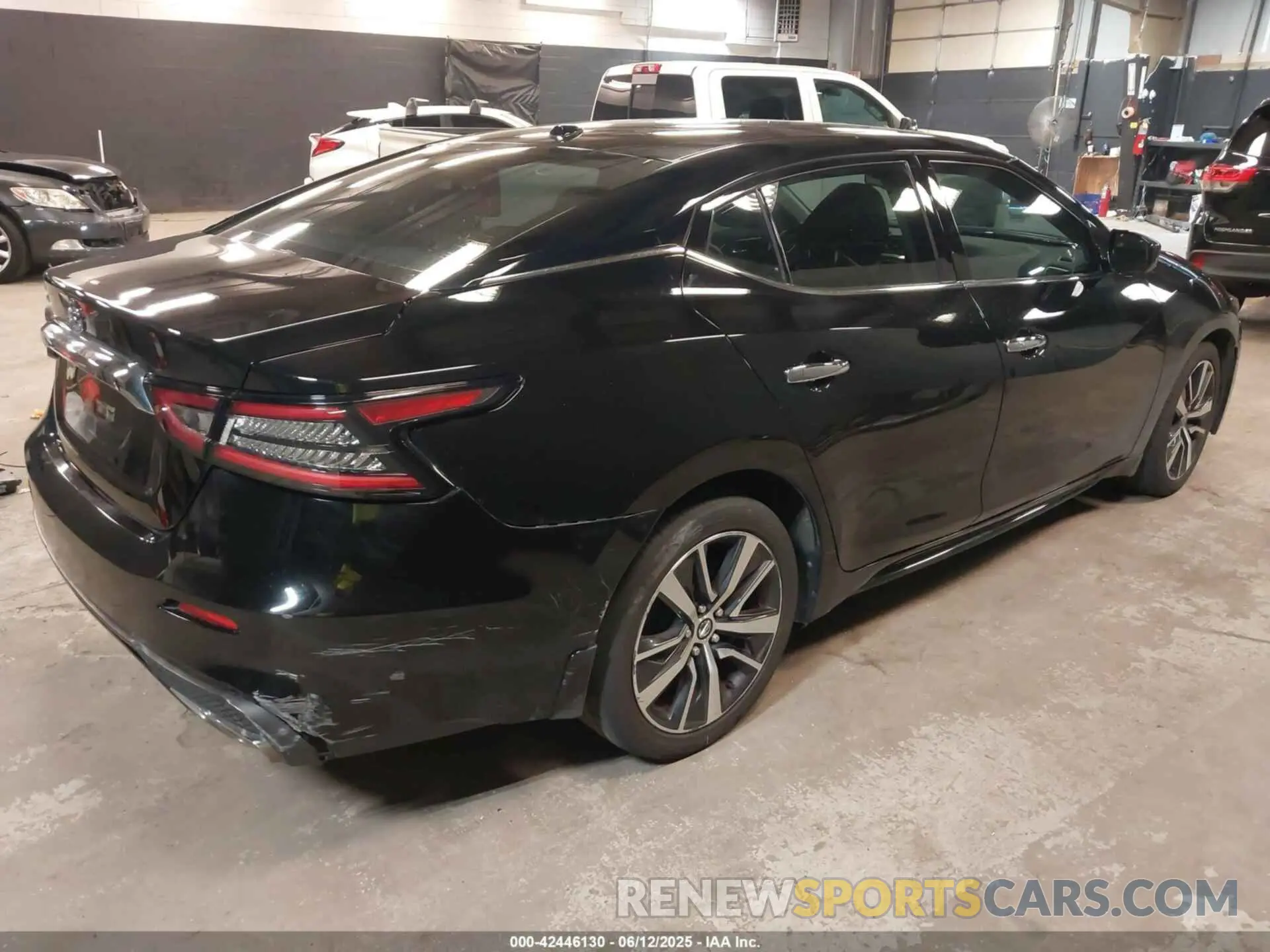 4 Photograph of a damaged car 1N4AA6AV1KC375806 NISSAN MAXIMA 2019