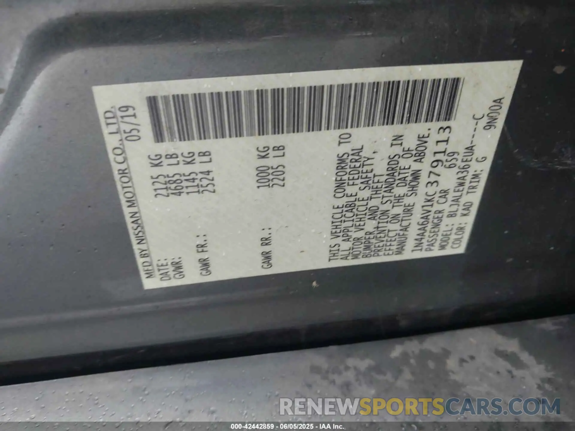 9 Photograph of a damaged car 1N4AA6AV1KC379113 NISSAN MAXIMA 2019