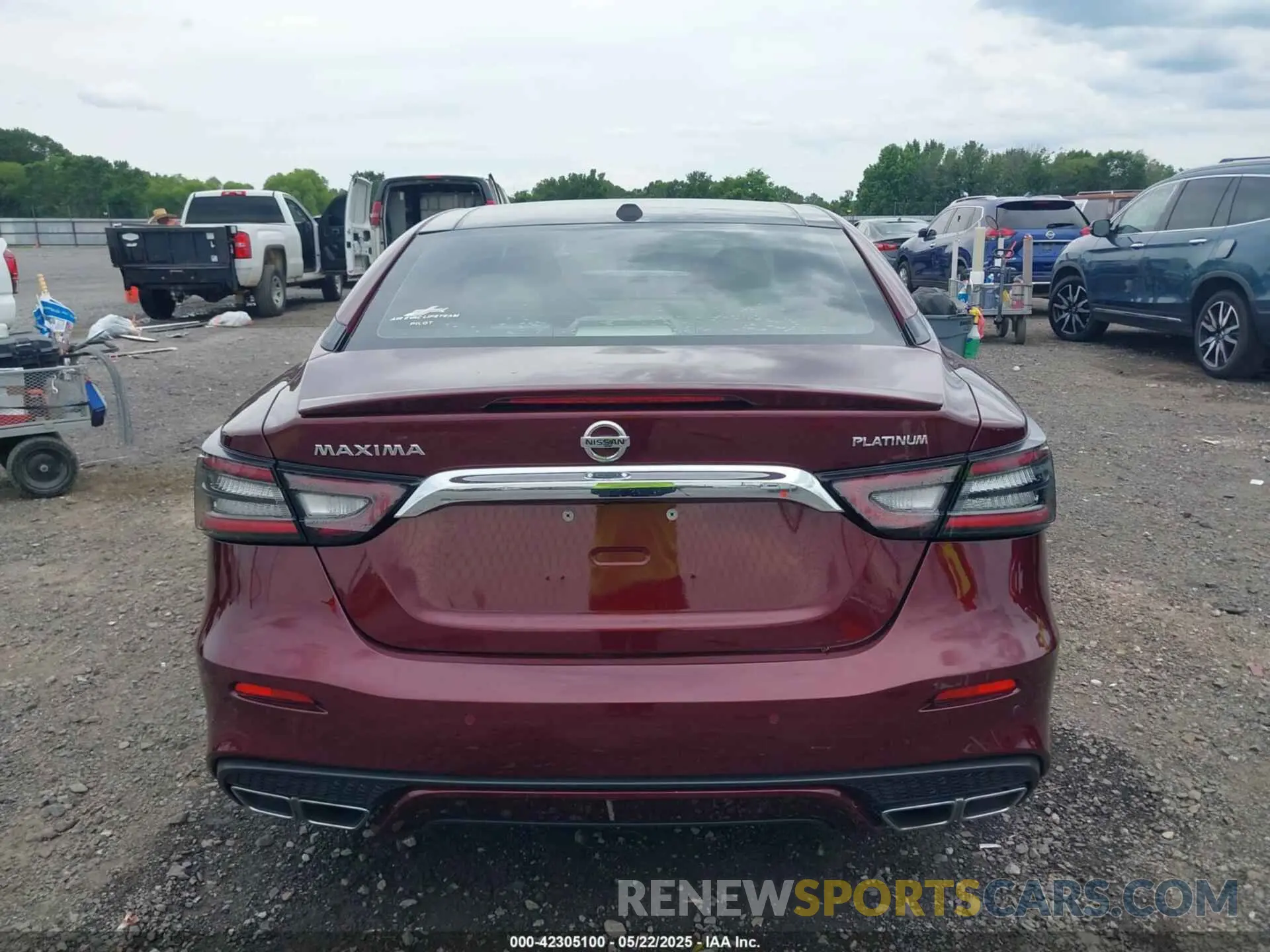 17 Photograph of a damaged car 1N4AA6AV1KC379936 NISSAN MAXIMA 2019