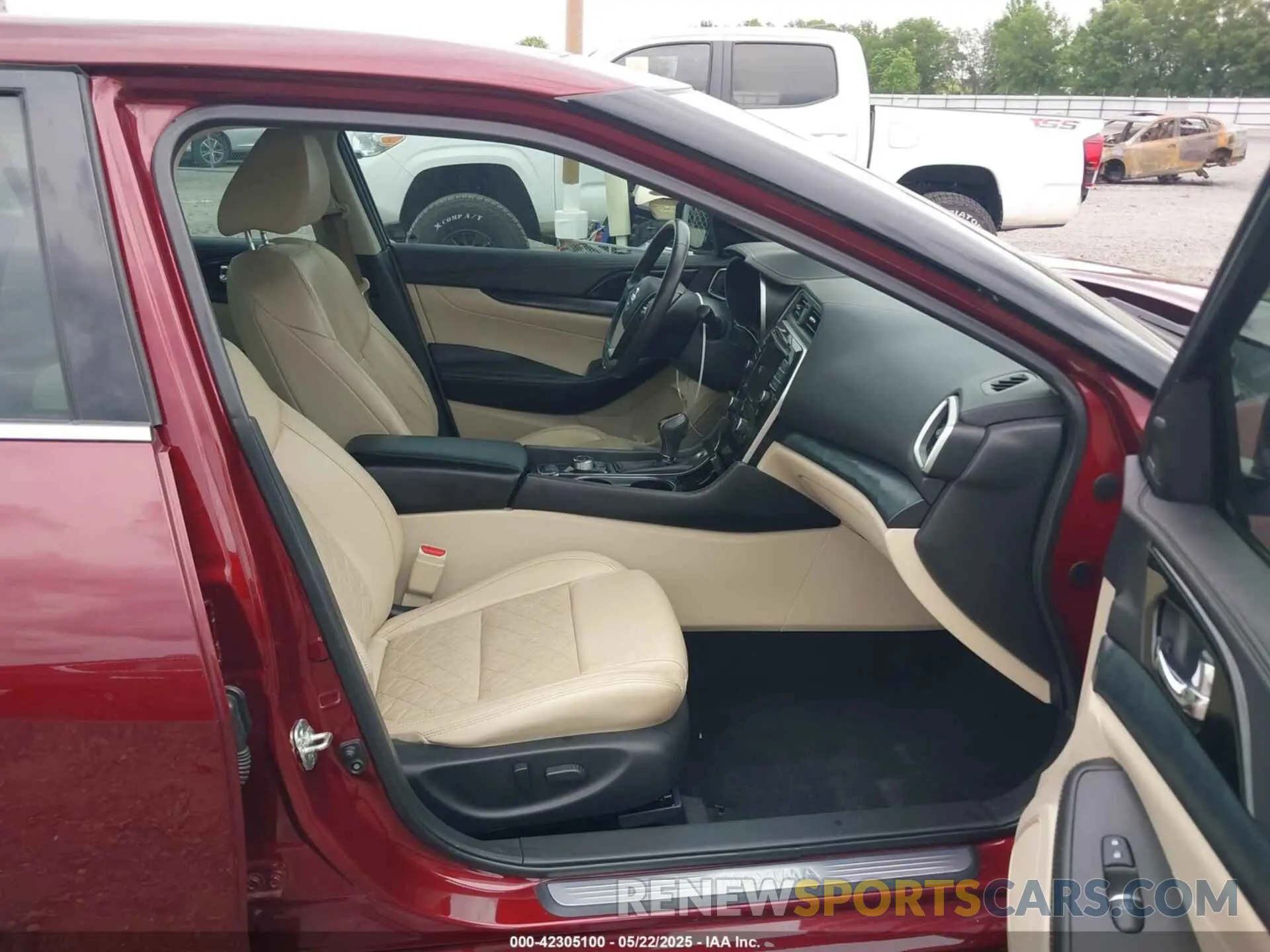 5 Photograph of a damaged car 1N4AA6AV1KC379936 NISSAN MAXIMA 2019