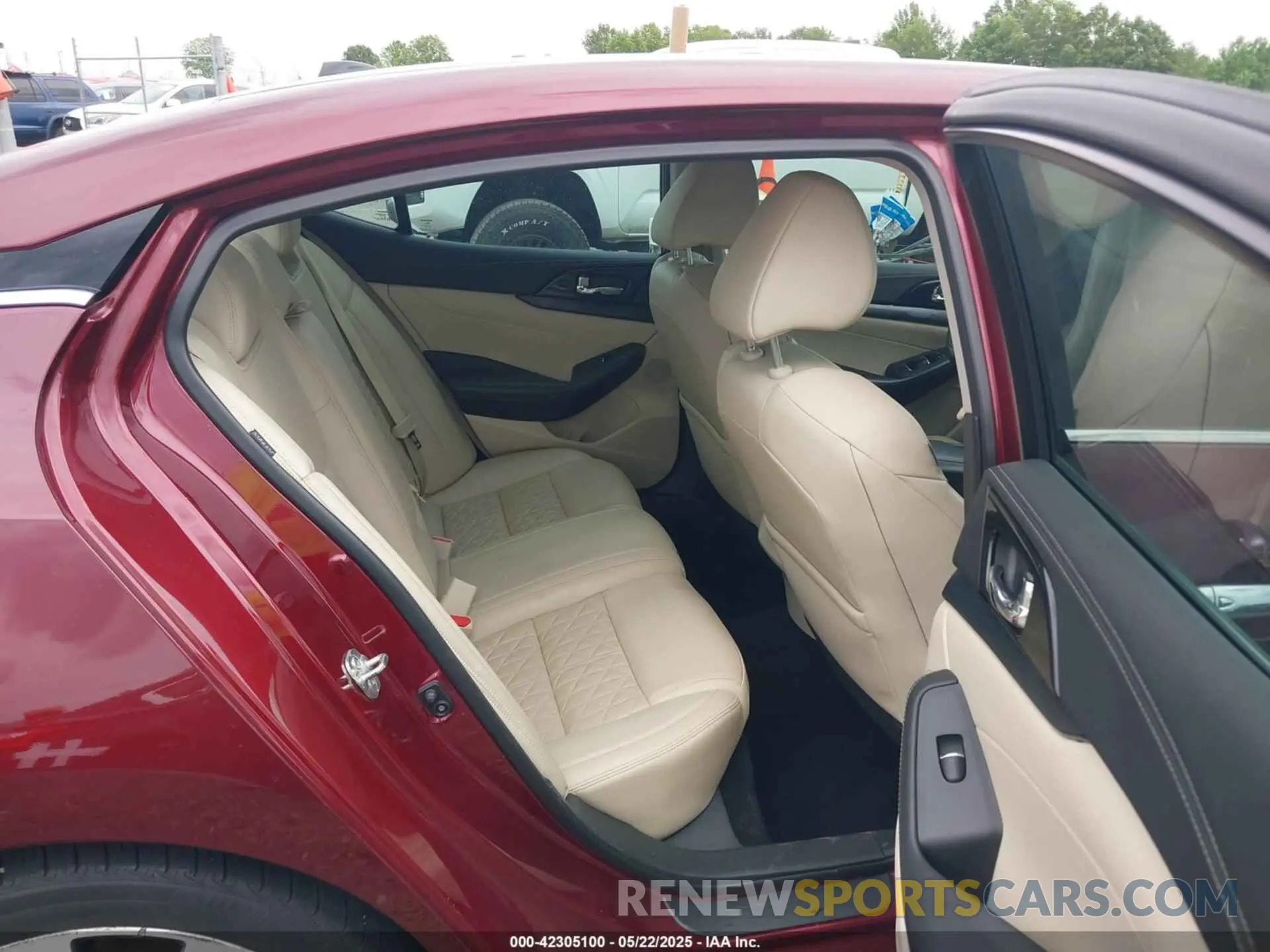 8 Photograph of a damaged car 1N4AA6AV1KC379936 NISSAN MAXIMA 2019