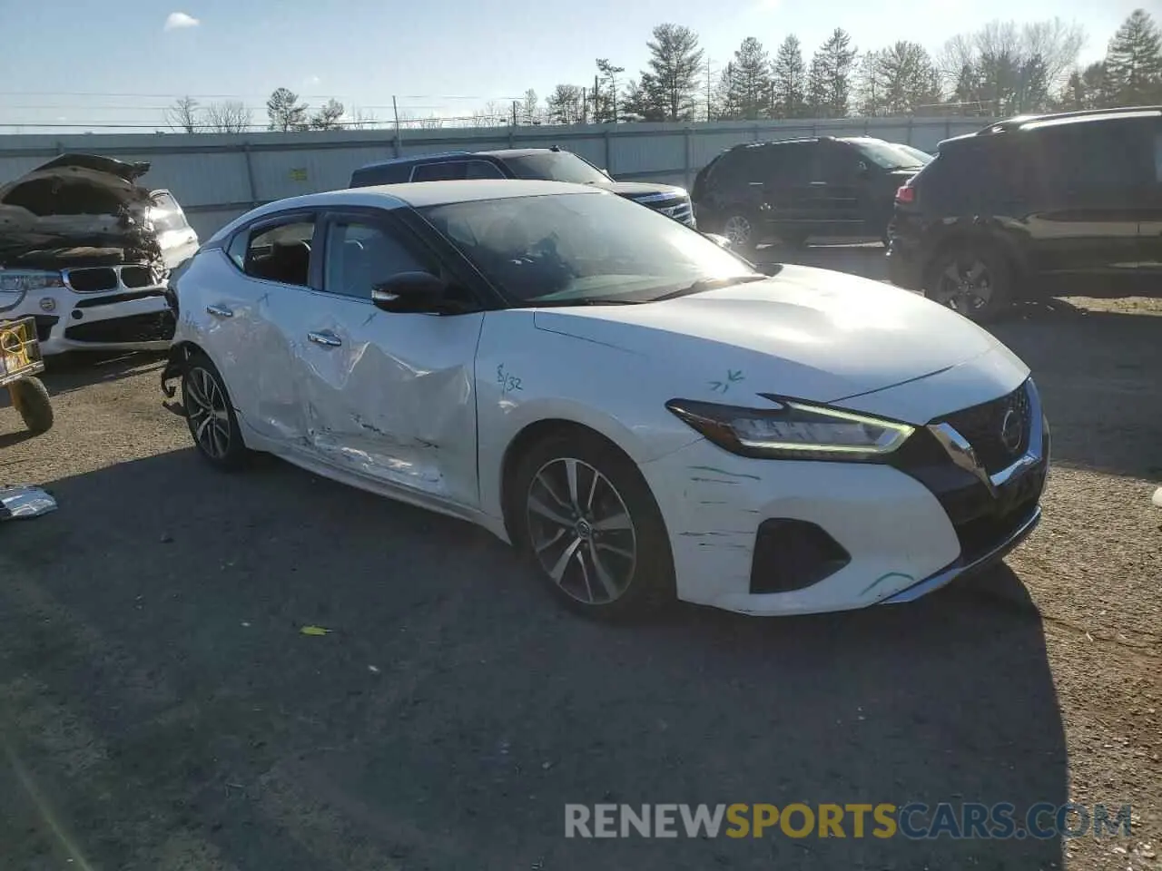 4 Photograph of a damaged car 1N4AA6AV2KC367469 NISSAN MAXIMA 2019