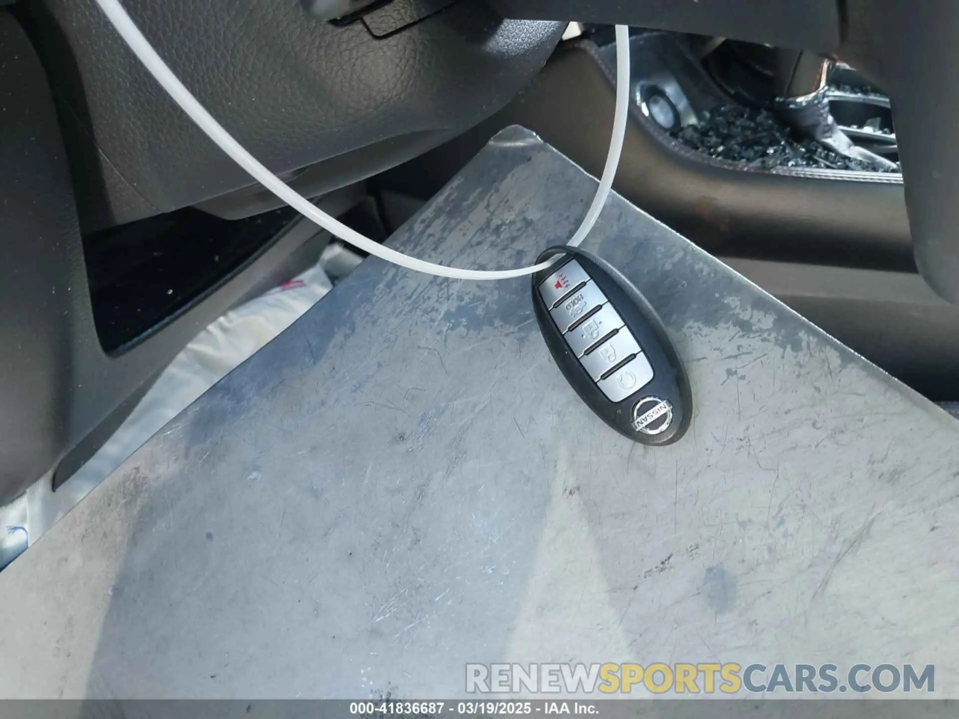 11 Photograph of a damaged car 1N4AA6AV2KC375376 NISSAN MAXIMA 2019