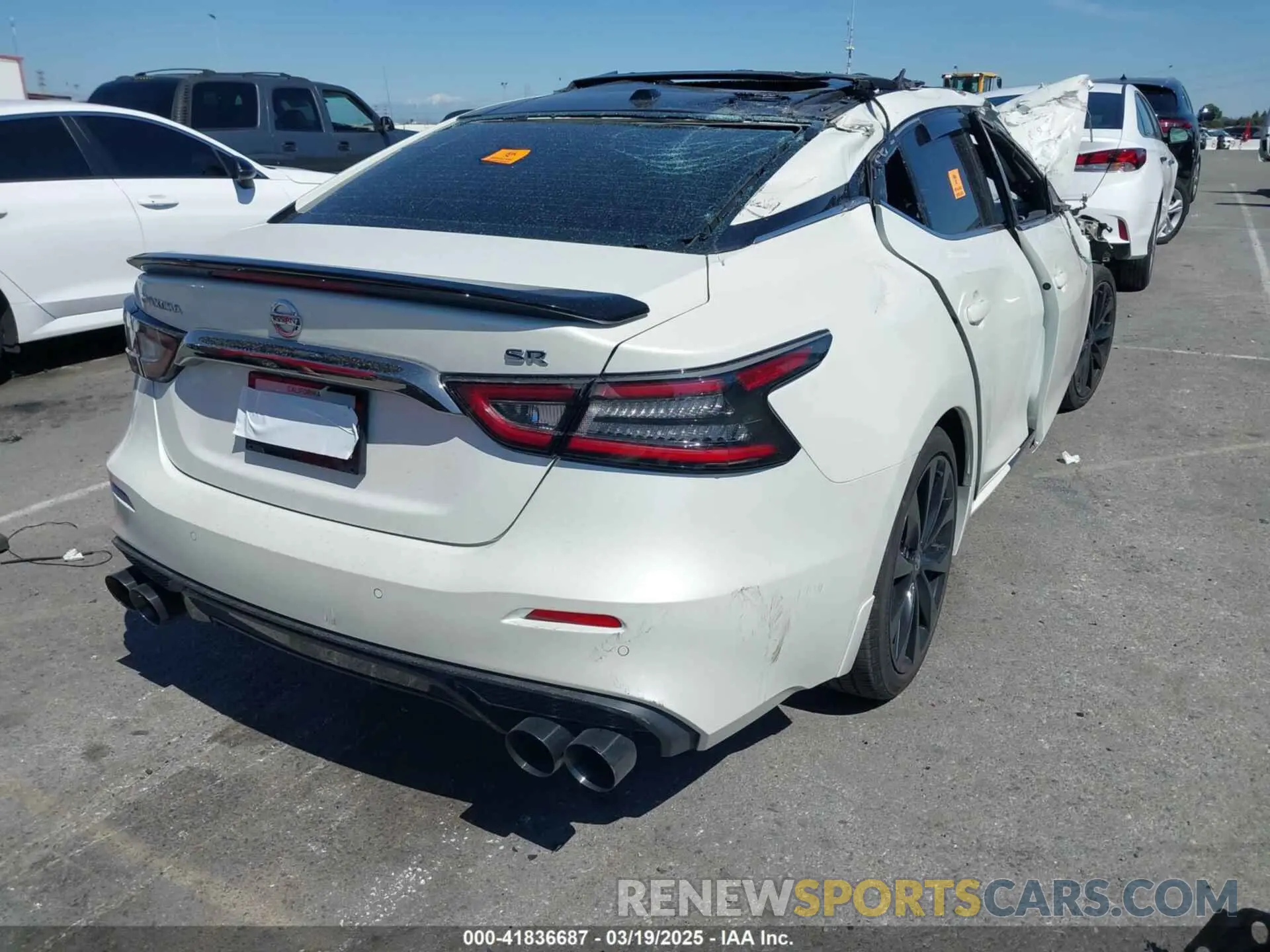 4 Photograph of a damaged car 1N4AA6AV2KC375376 NISSAN MAXIMA 2019