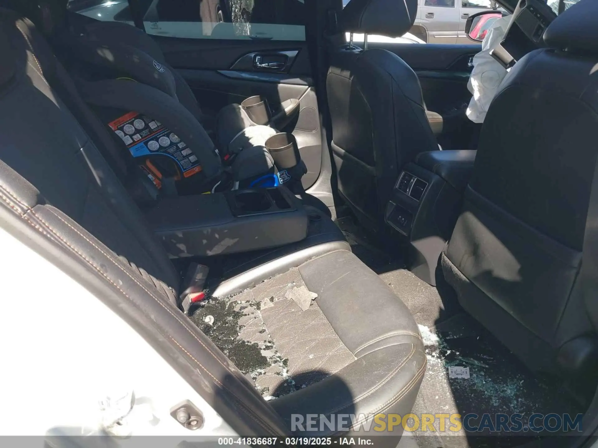 8 Photograph of a damaged car 1N4AA6AV2KC375376 NISSAN MAXIMA 2019