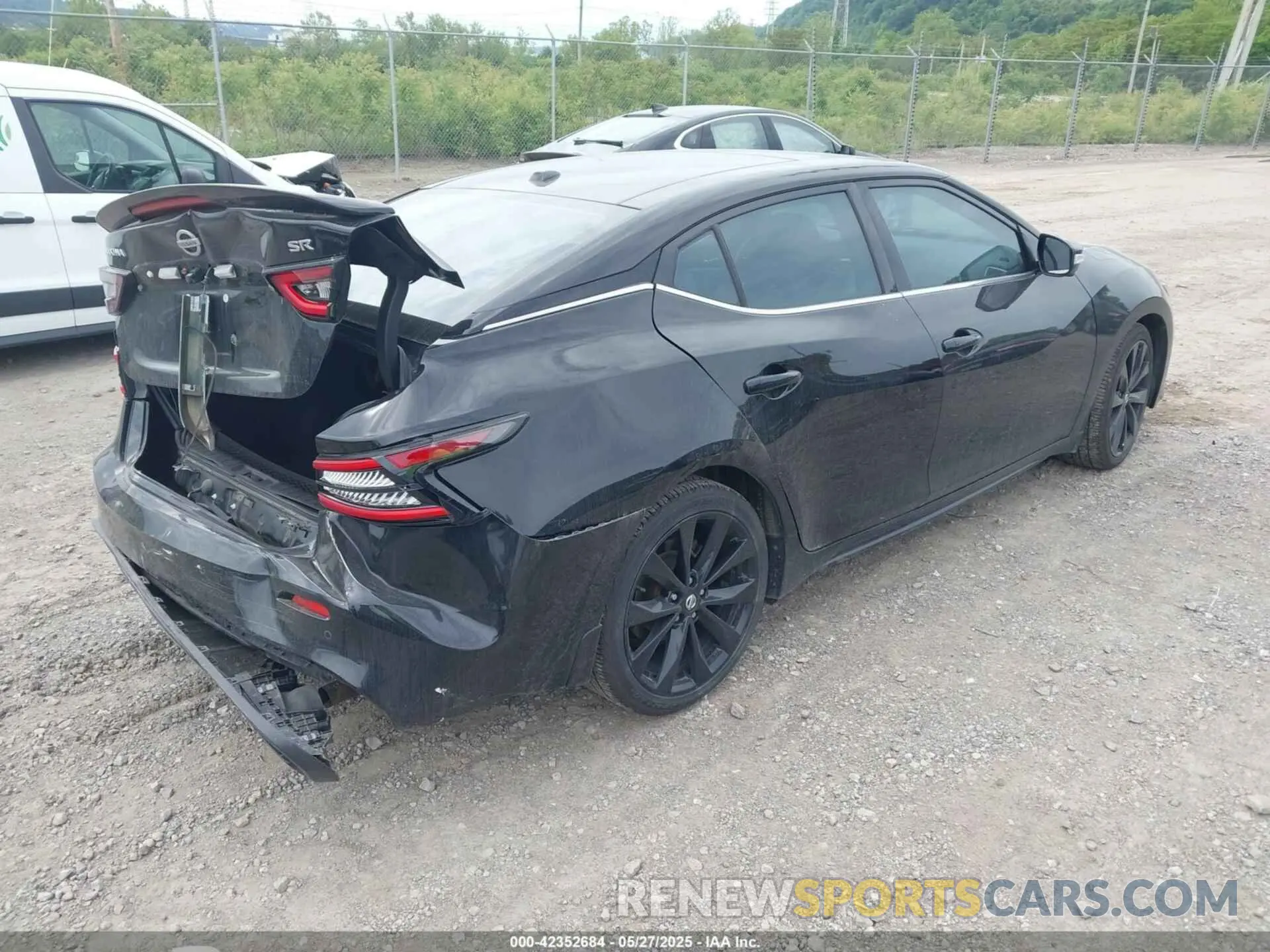 4 Photograph of a damaged car 1N4AA6AV2KC379489 NISSAN MAXIMA 2019