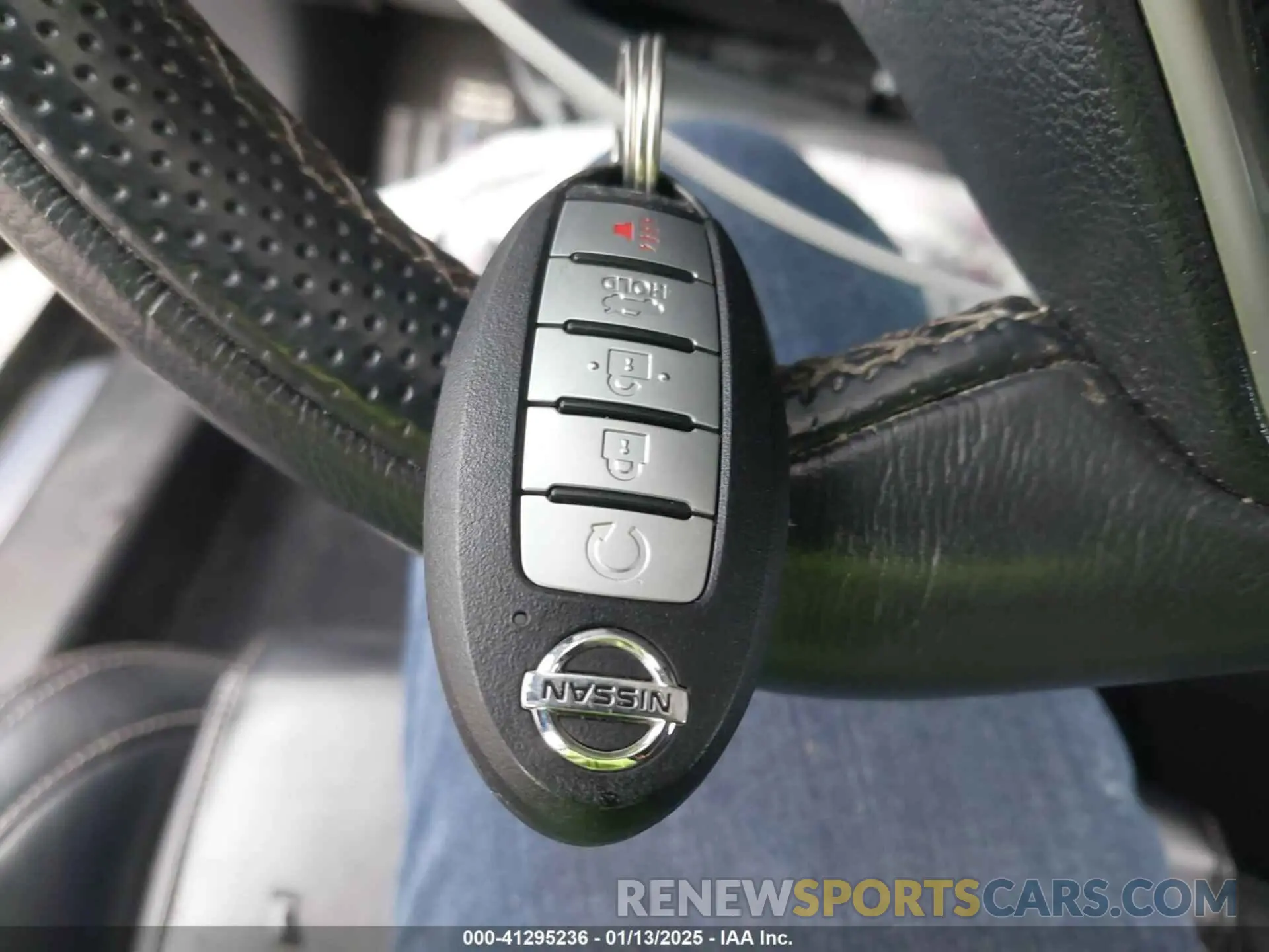 11 Photograph of a damaged car 1N4AA6AV3KC366377 NISSAN MAXIMA 2019