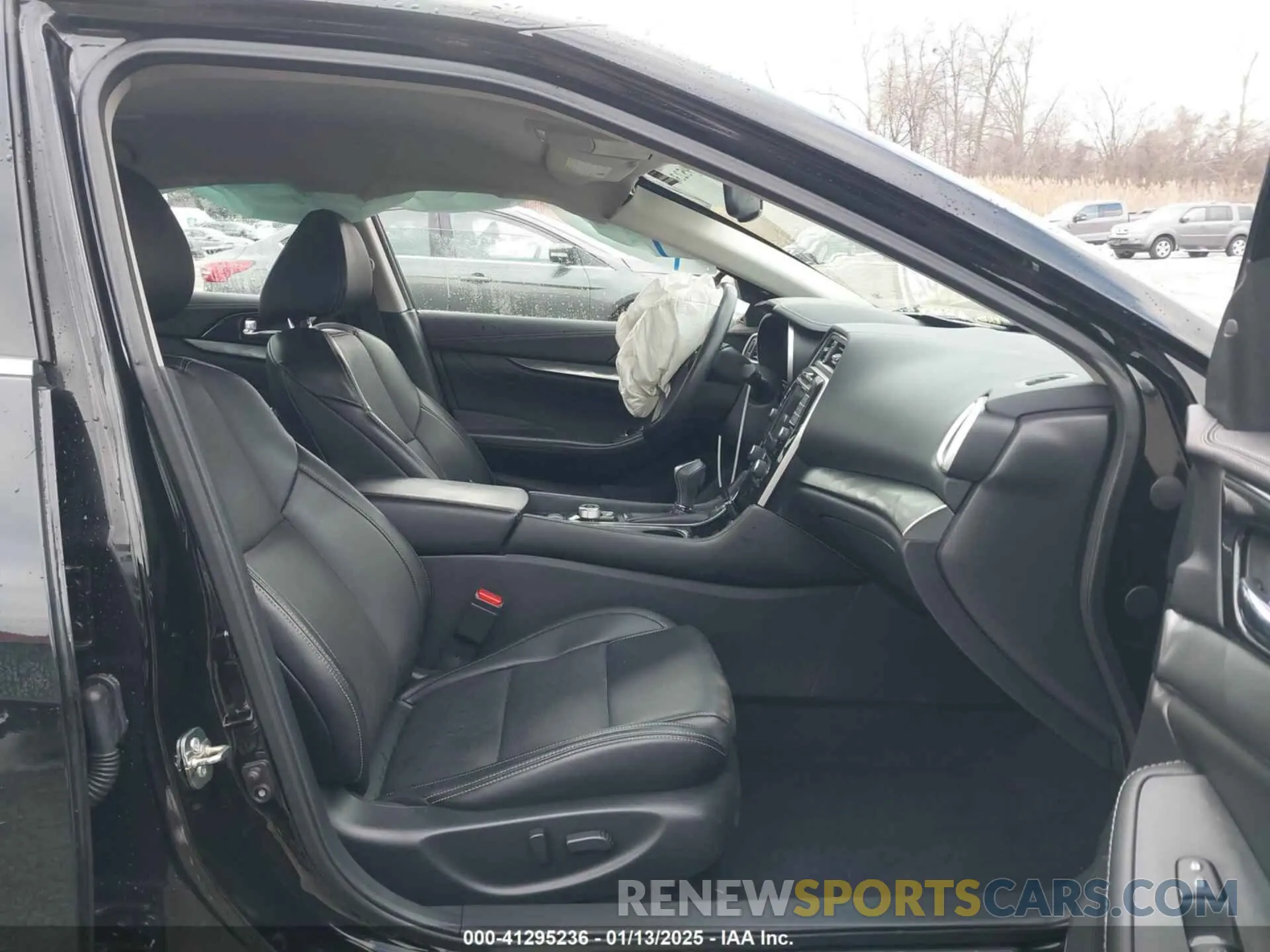 5 Photograph of a damaged car 1N4AA6AV3KC366377 NISSAN MAXIMA 2019