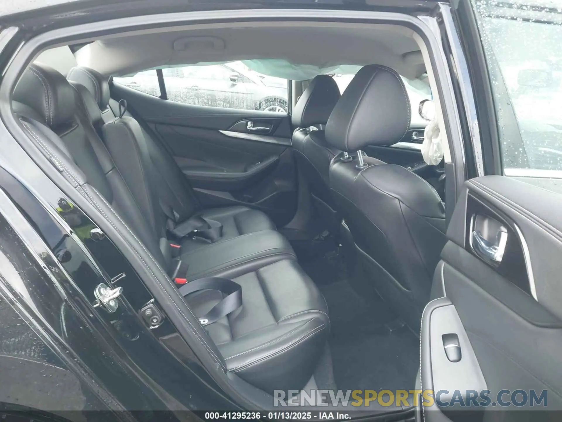 8 Photograph of a damaged car 1N4AA6AV3KC366377 NISSAN MAXIMA 2019