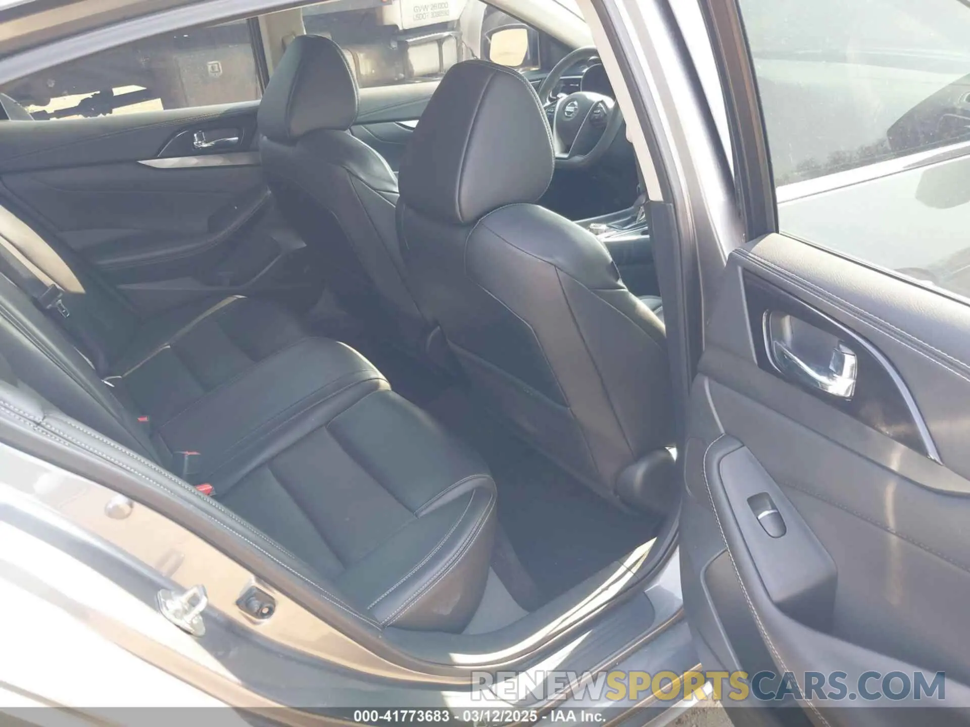 8 Photograph of a damaged car 1N4AA6AV3KC366766 NISSAN MAXIMA 2019