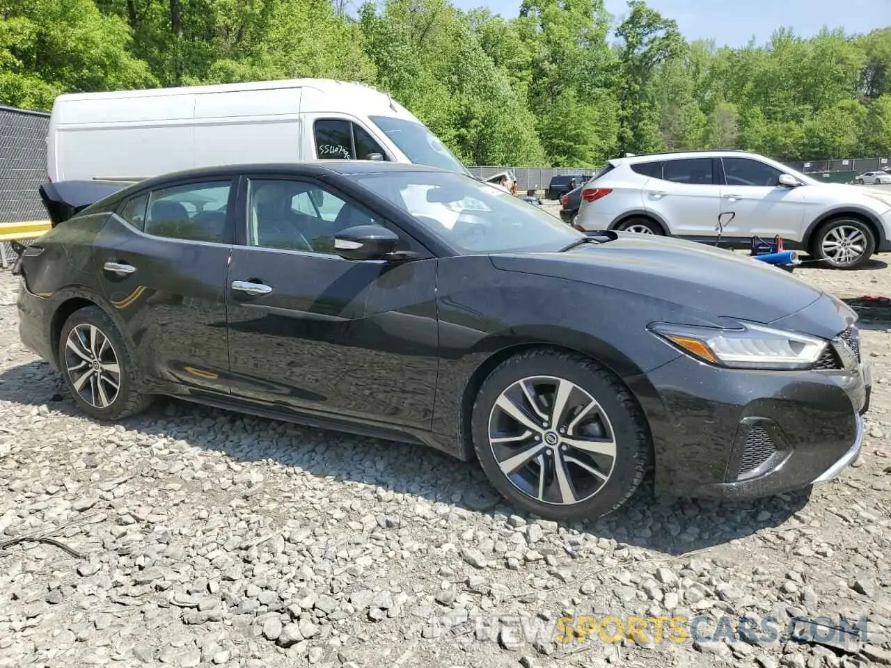 4 Photograph of a damaged car 1N4AA6AV3KC379050 NISSAN MAXIMA 2019