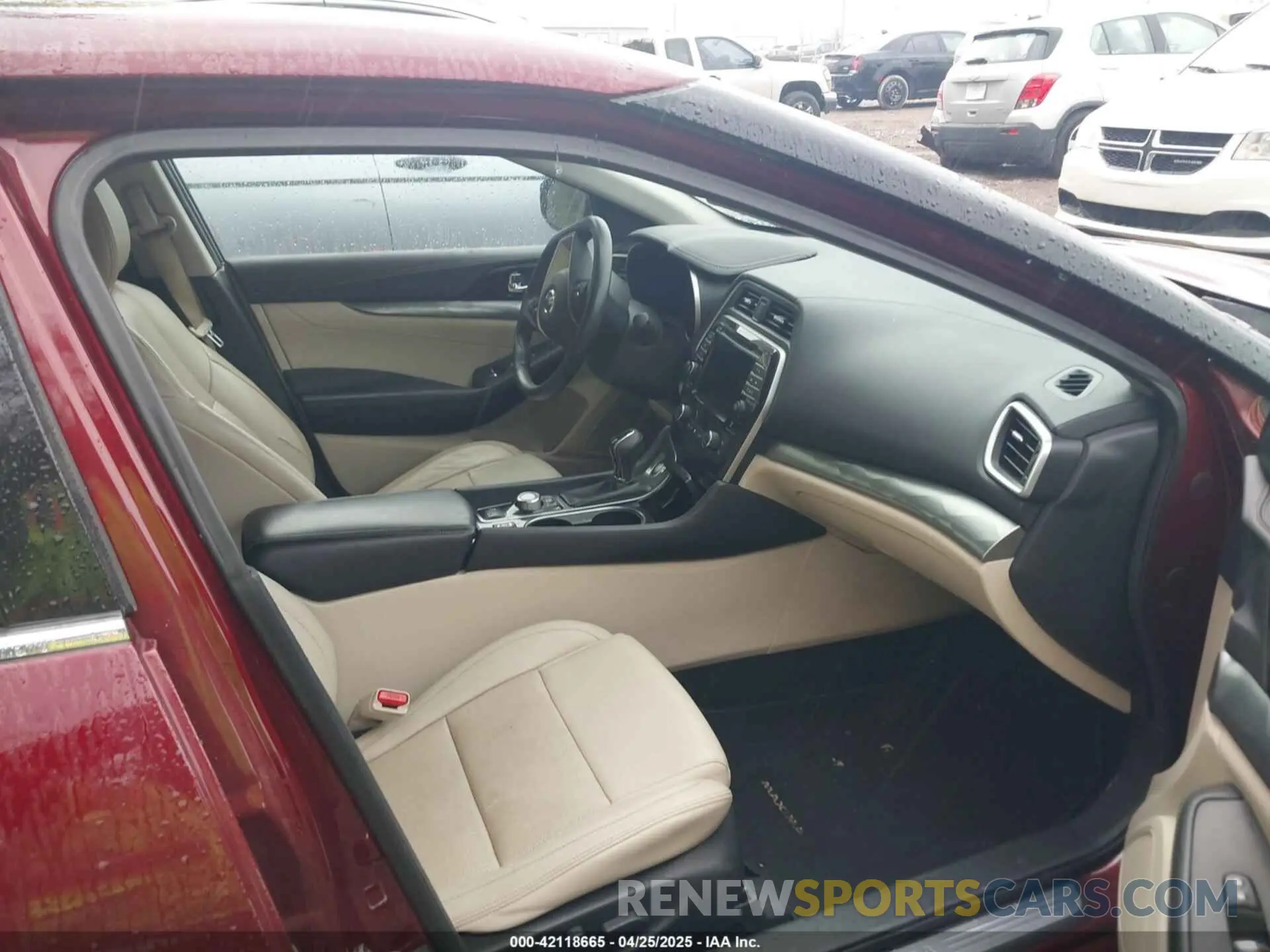 5 Photograph of a damaged car 1N4AA6AV4KC361687 NISSAN MAXIMA 2019