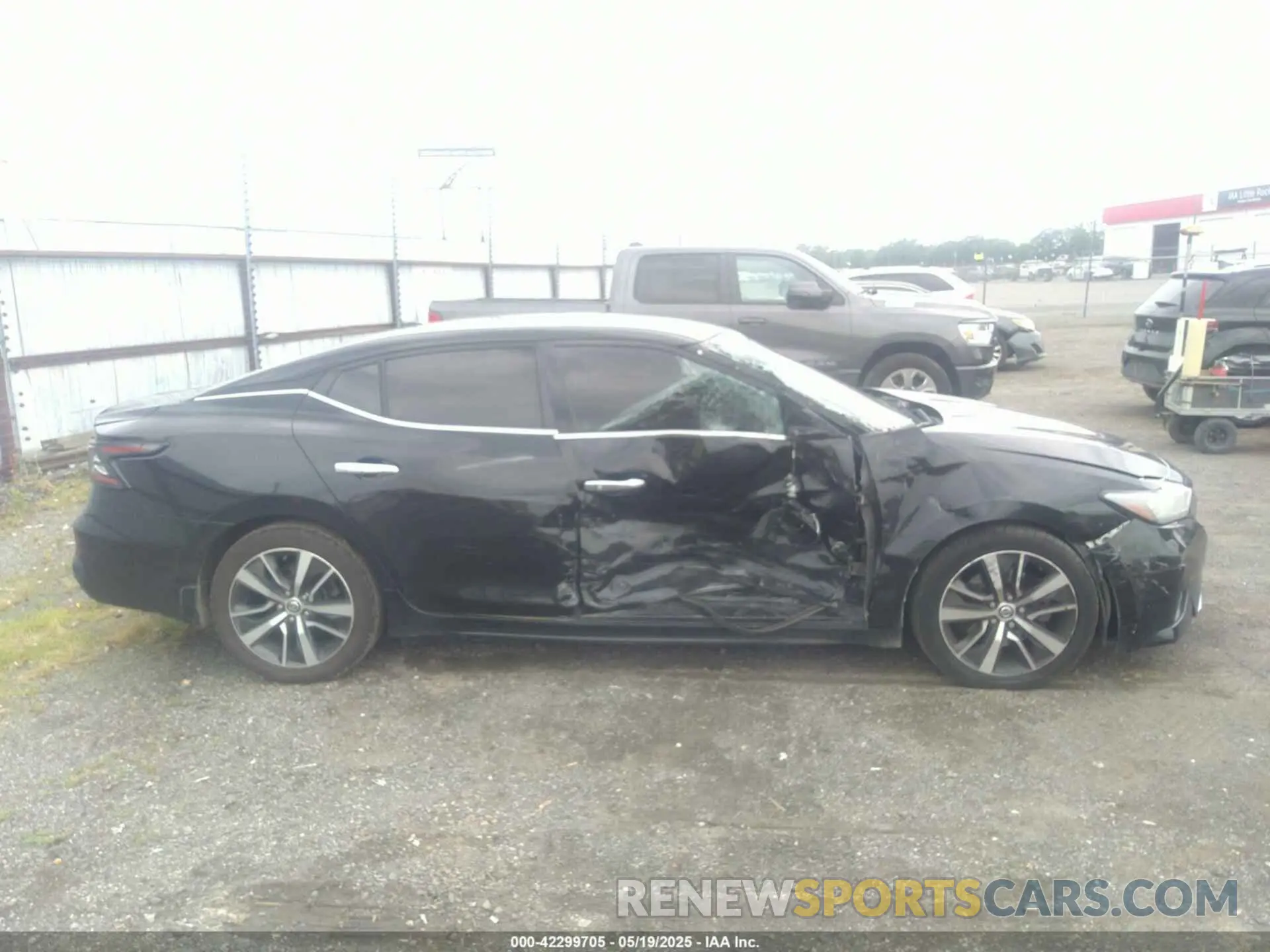 13 Photograph of a damaged car 1N4AA6AV4KC366176 NISSAN MAXIMA 2019