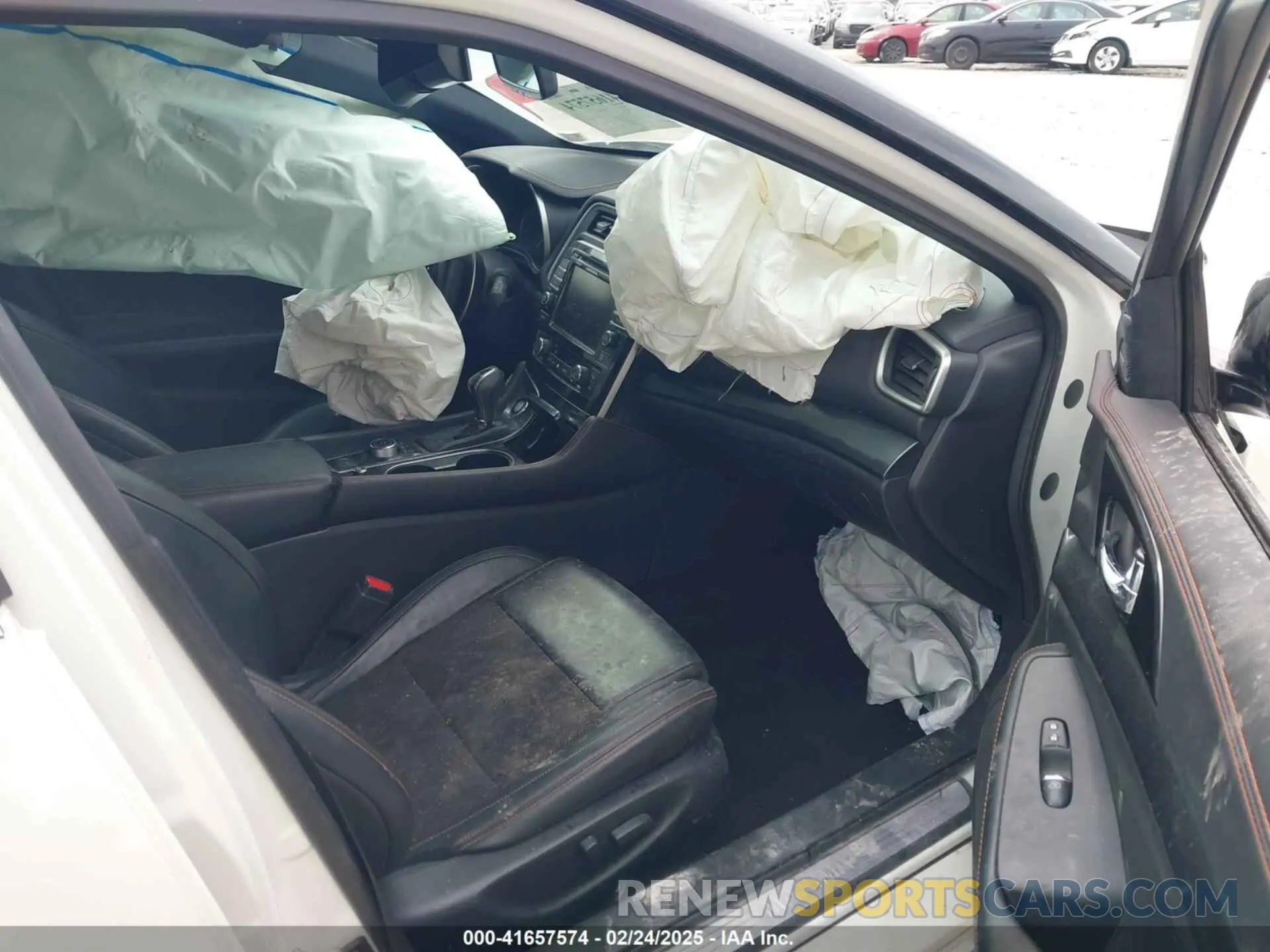 5 Photograph of a damaged car 1N4AA6AV4KC373824 NISSAN MAXIMA 2019