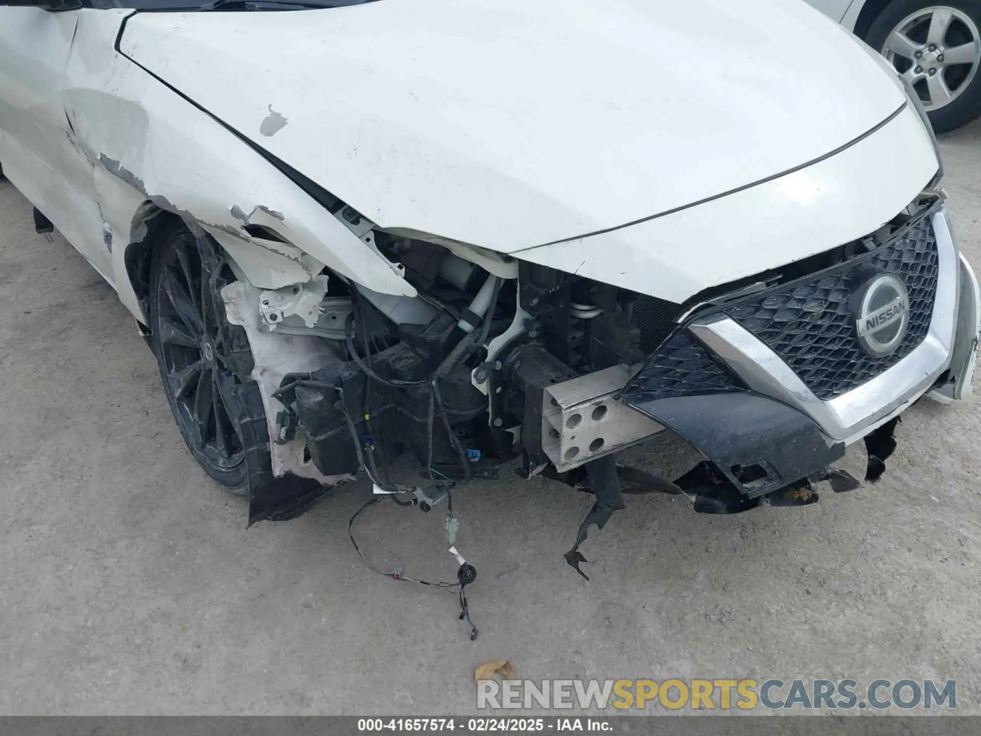 6 Photograph of a damaged car 1N4AA6AV4KC373824 NISSAN MAXIMA 2019