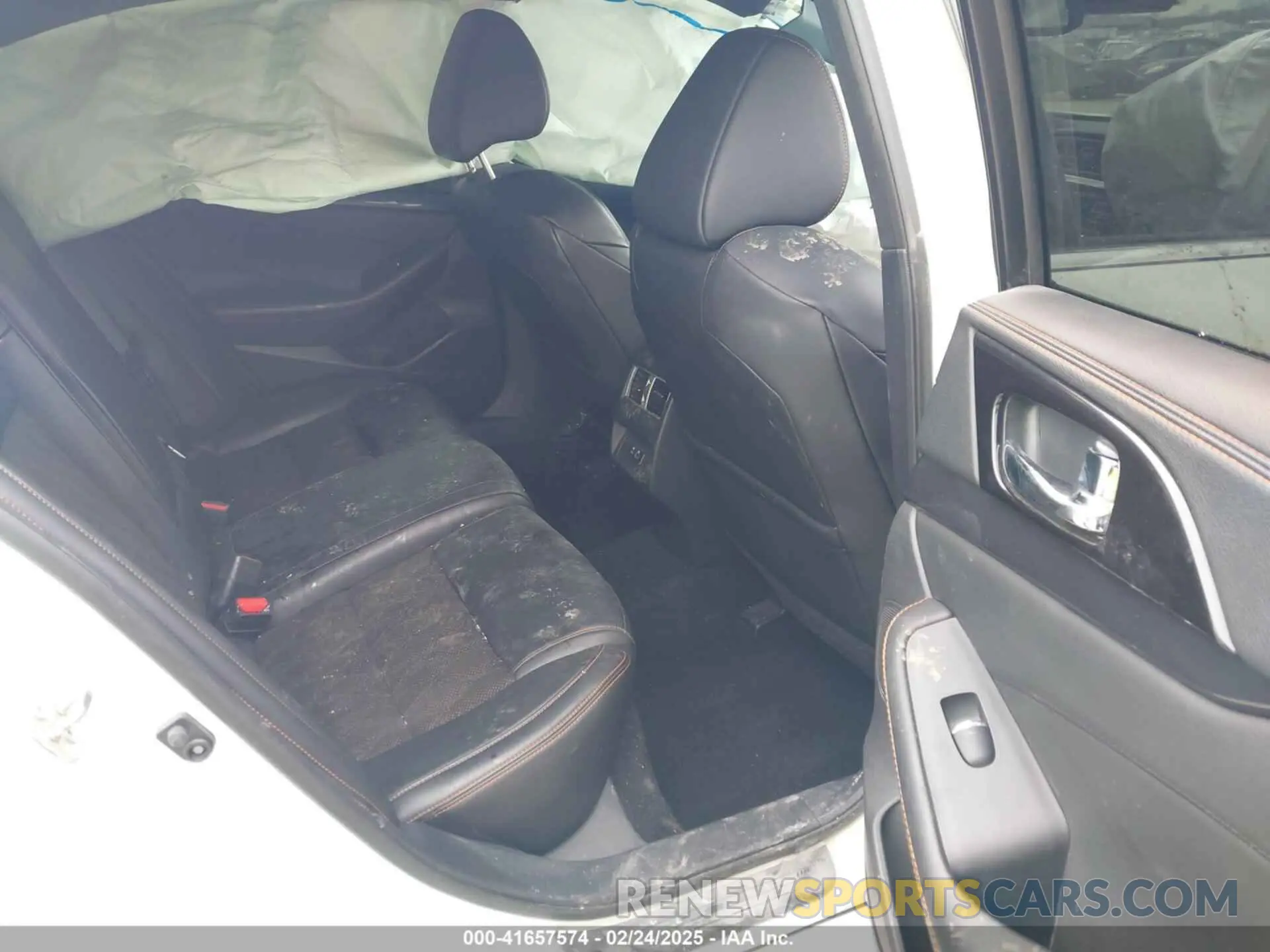 8 Photograph of a damaged car 1N4AA6AV4KC373824 NISSAN MAXIMA 2019