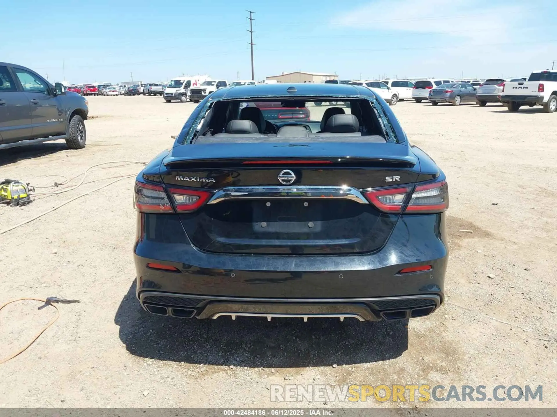 16 Photograph of a damaged car 1N4AA6AV4KC374682 NISSAN MAXIMA 2019