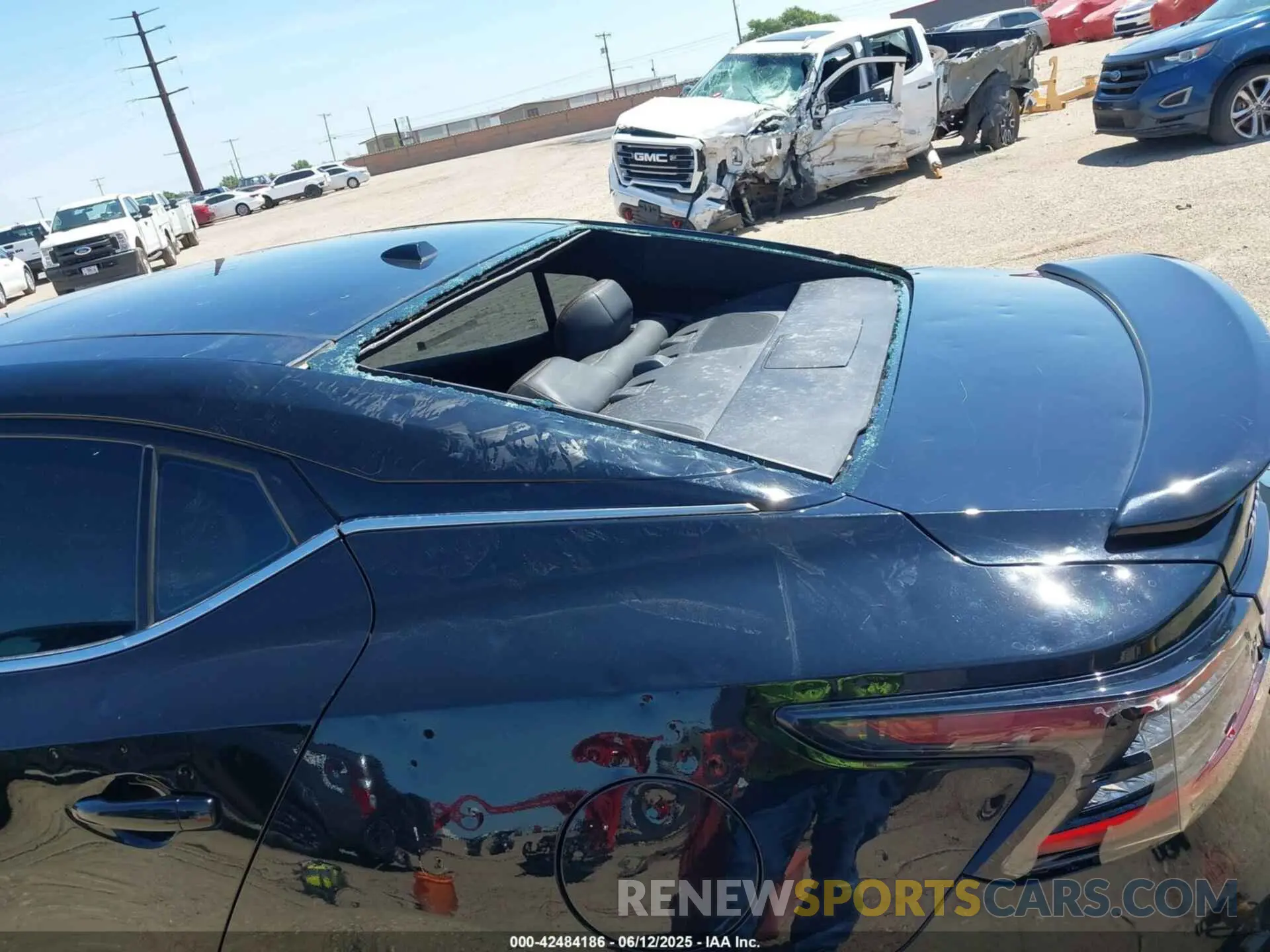 6 Photograph of a damaged car 1N4AA6AV4KC374682 NISSAN MAXIMA 2019