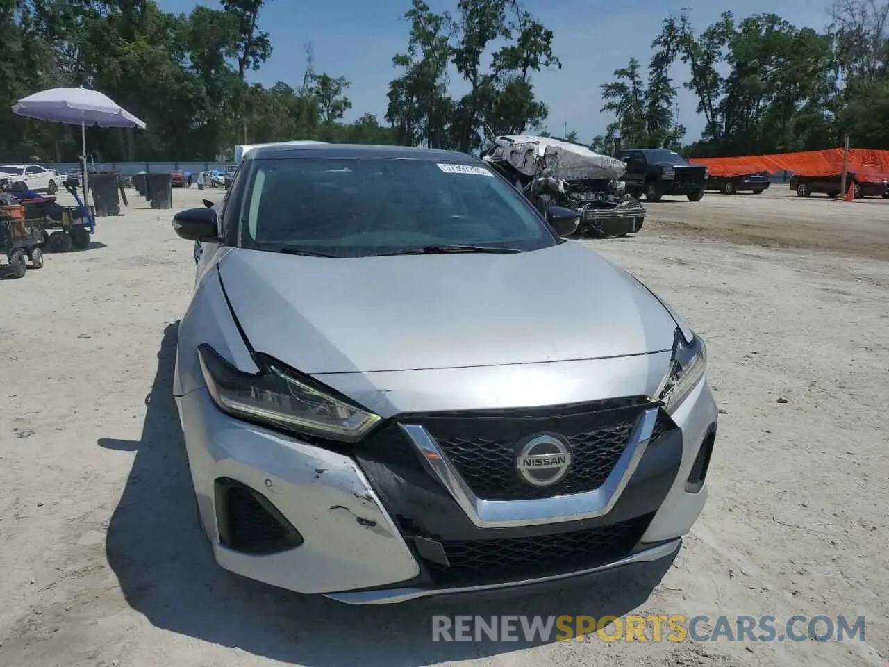 5 Photograph of a damaged car 1N4AA6AV4KC379364 NISSAN MAXIMA 2019
