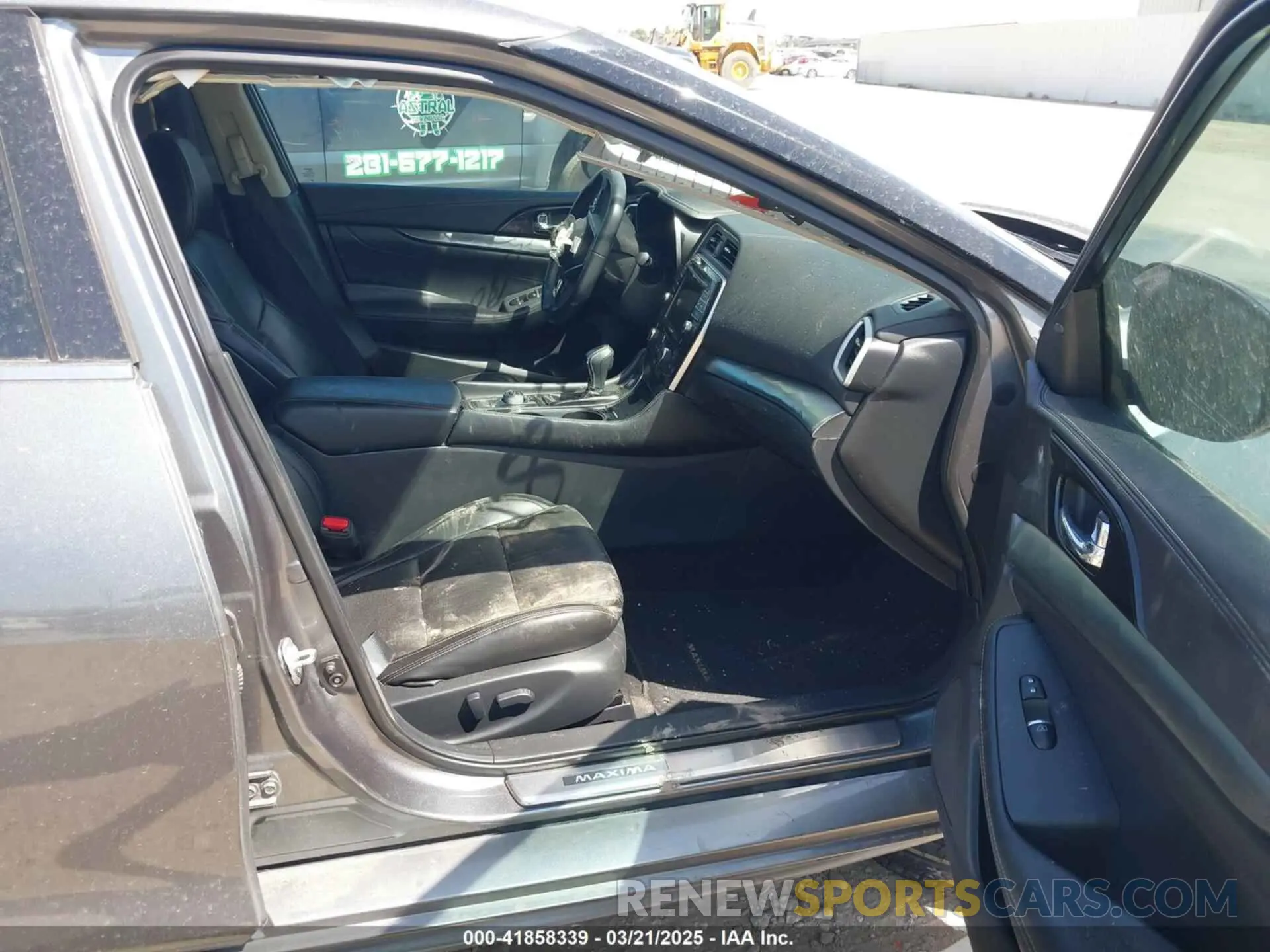 5 Photograph of a damaged car 1N4AA6AV5KC370625 NISSAN MAXIMA 2019