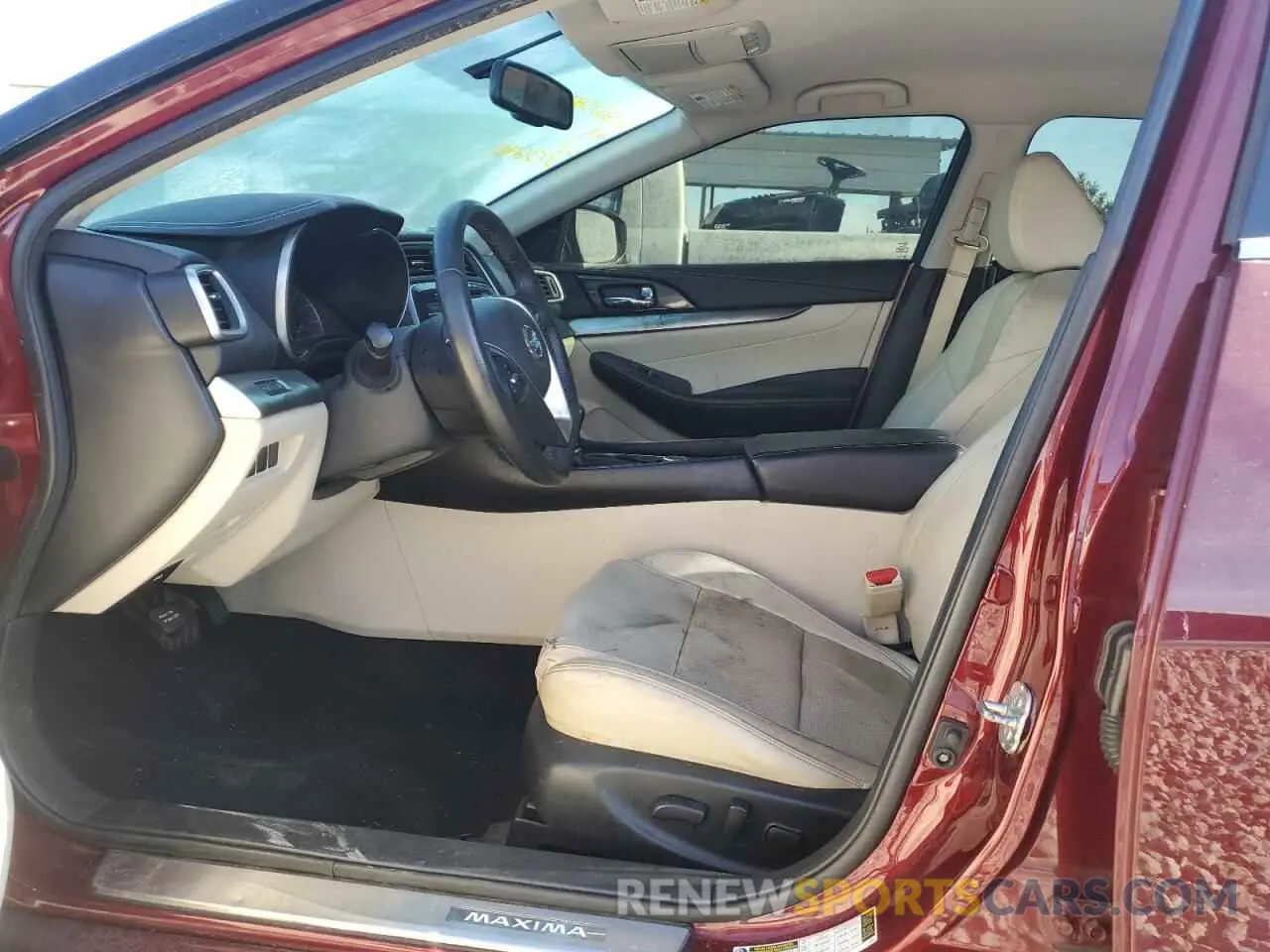 7 Photograph of a damaged car 1N4AA6AV5KC373640 NISSAN MAXIMA 2019