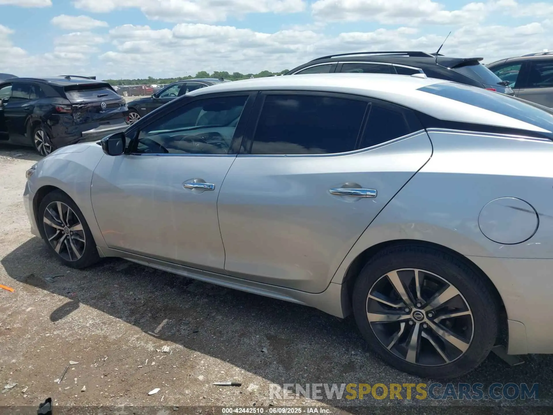 14 Photograph of a damaged car 1N4AA6AV5KC374738 NISSAN MAXIMA 2019