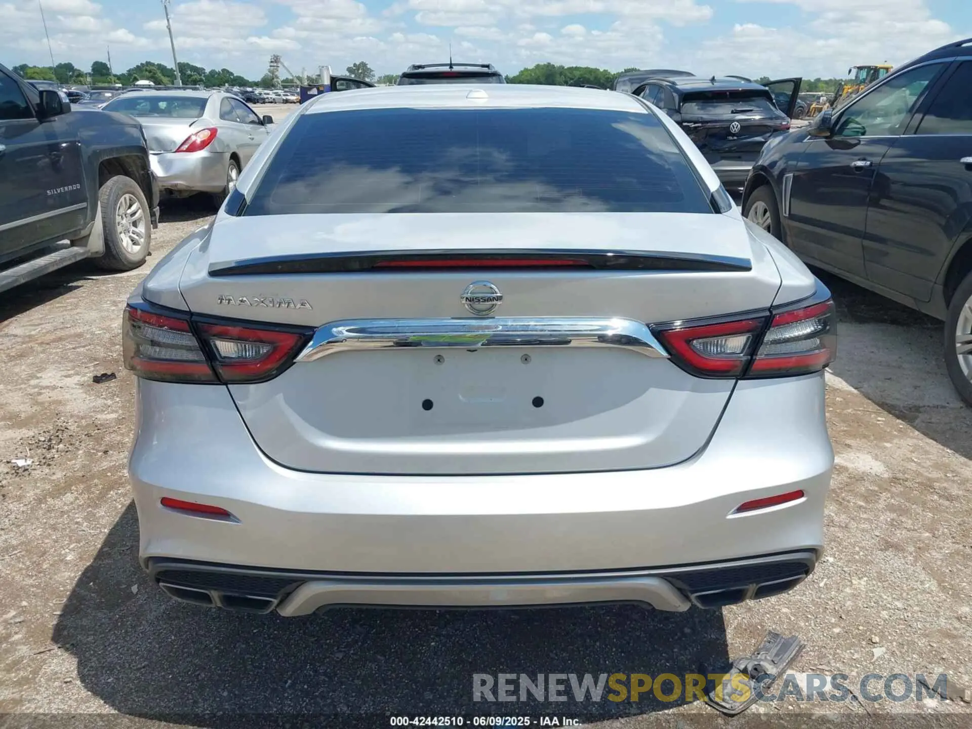 16 Photograph of a damaged car 1N4AA6AV5KC374738 NISSAN MAXIMA 2019