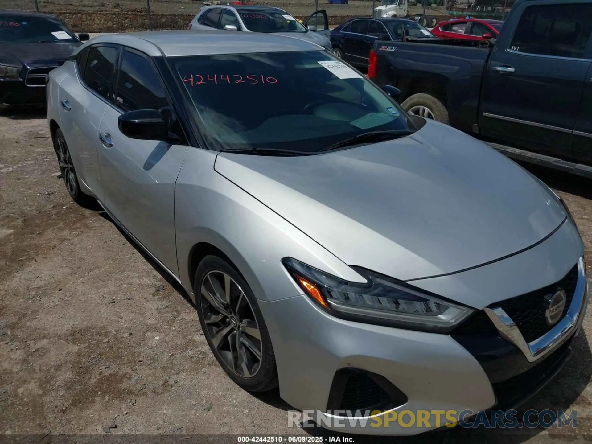 17 Photograph of a damaged car 1N4AA6AV5KC374738 NISSAN MAXIMA 2019