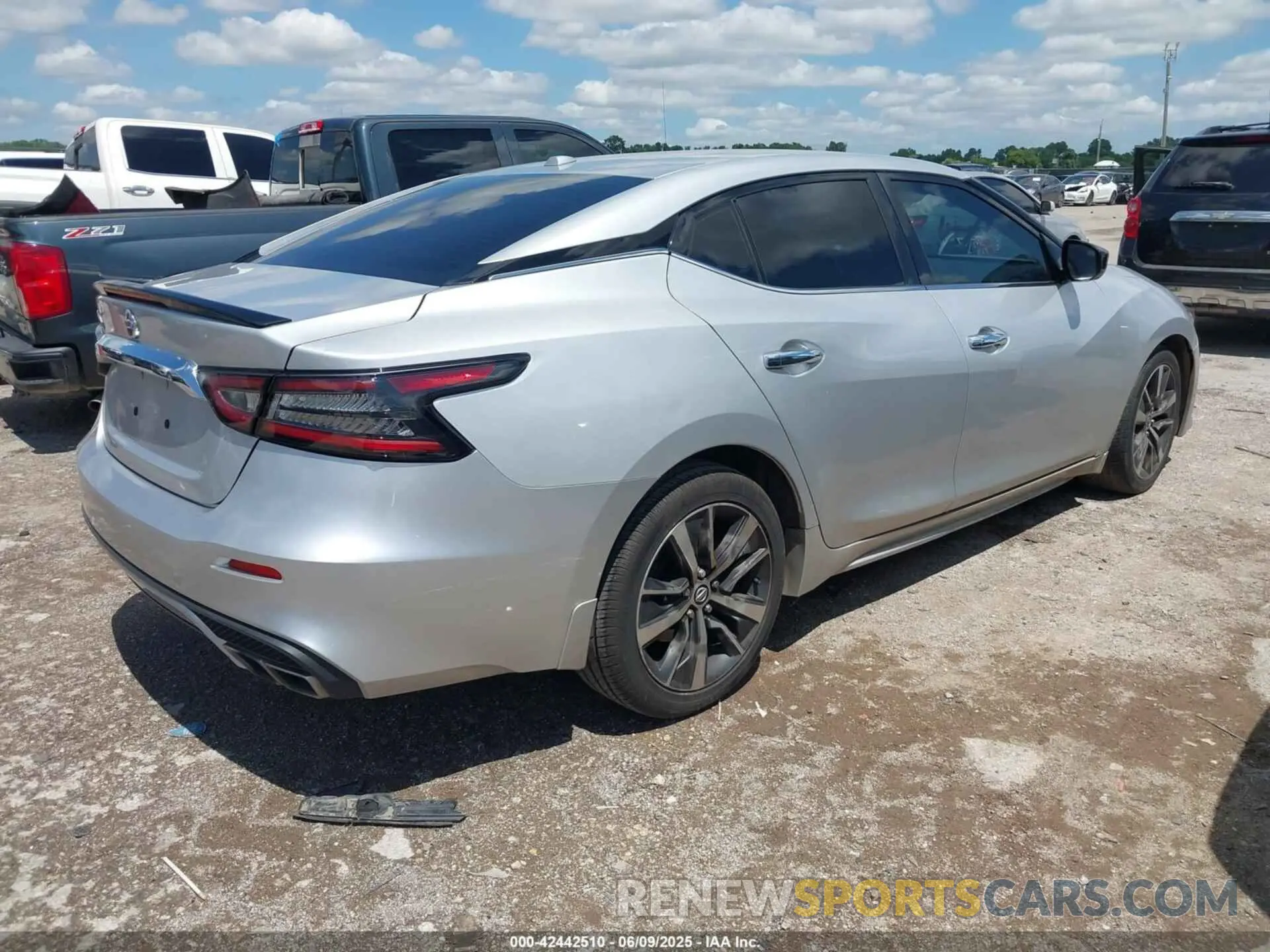 4 Photograph of a damaged car 1N4AA6AV5KC374738 NISSAN MAXIMA 2019