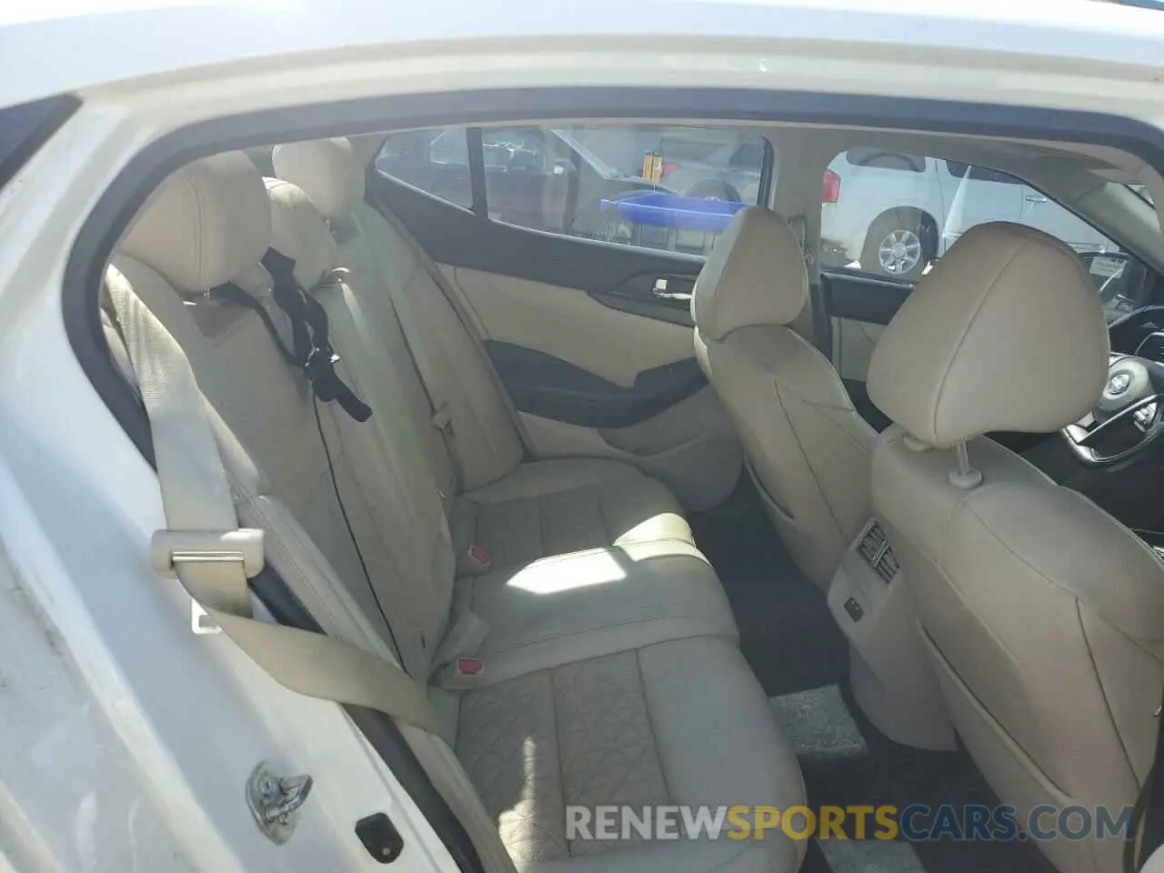 10 Photograph of a damaged car 1N4AA6AV5KC375016 NISSAN MAXIMA 2019