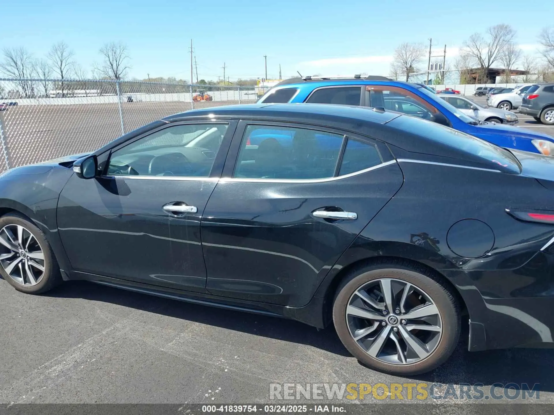 13 Photograph of a damaged car 1N4AA6AV5KC377042 NISSAN MAXIMA 2019