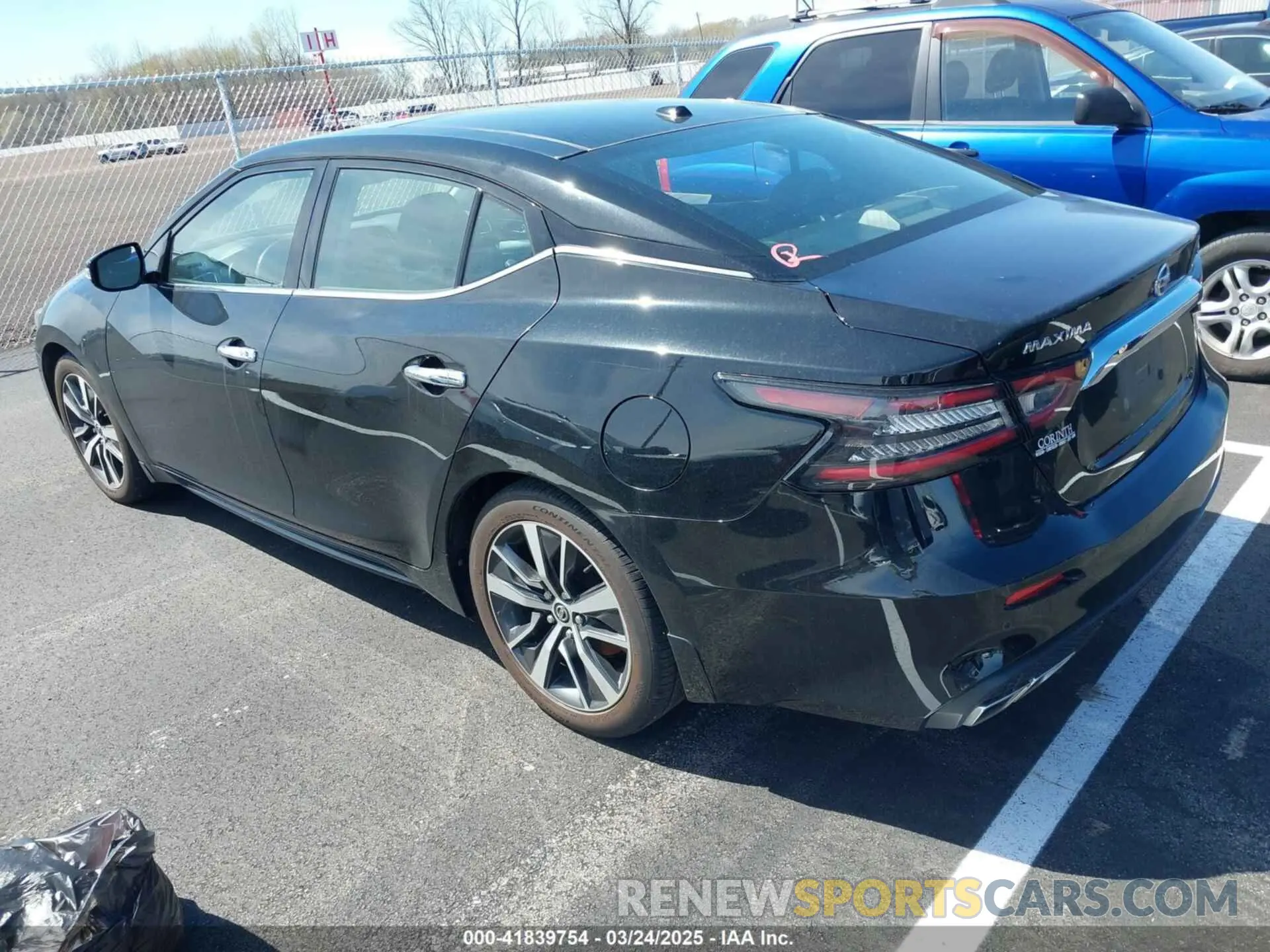 3 Photograph of a damaged car 1N4AA6AV5KC377042 NISSAN MAXIMA 2019