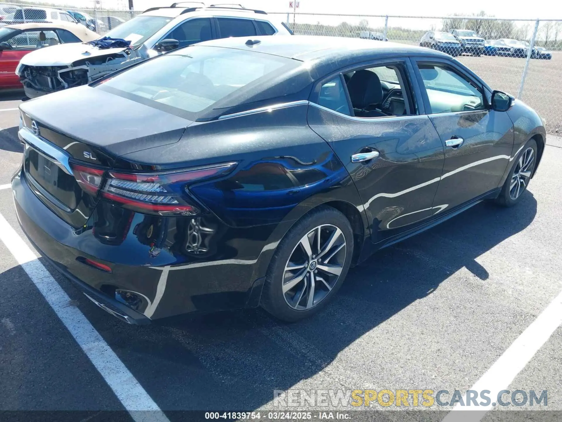4 Photograph of a damaged car 1N4AA6AV5KC377042 NISSAN MAXIMA 2019