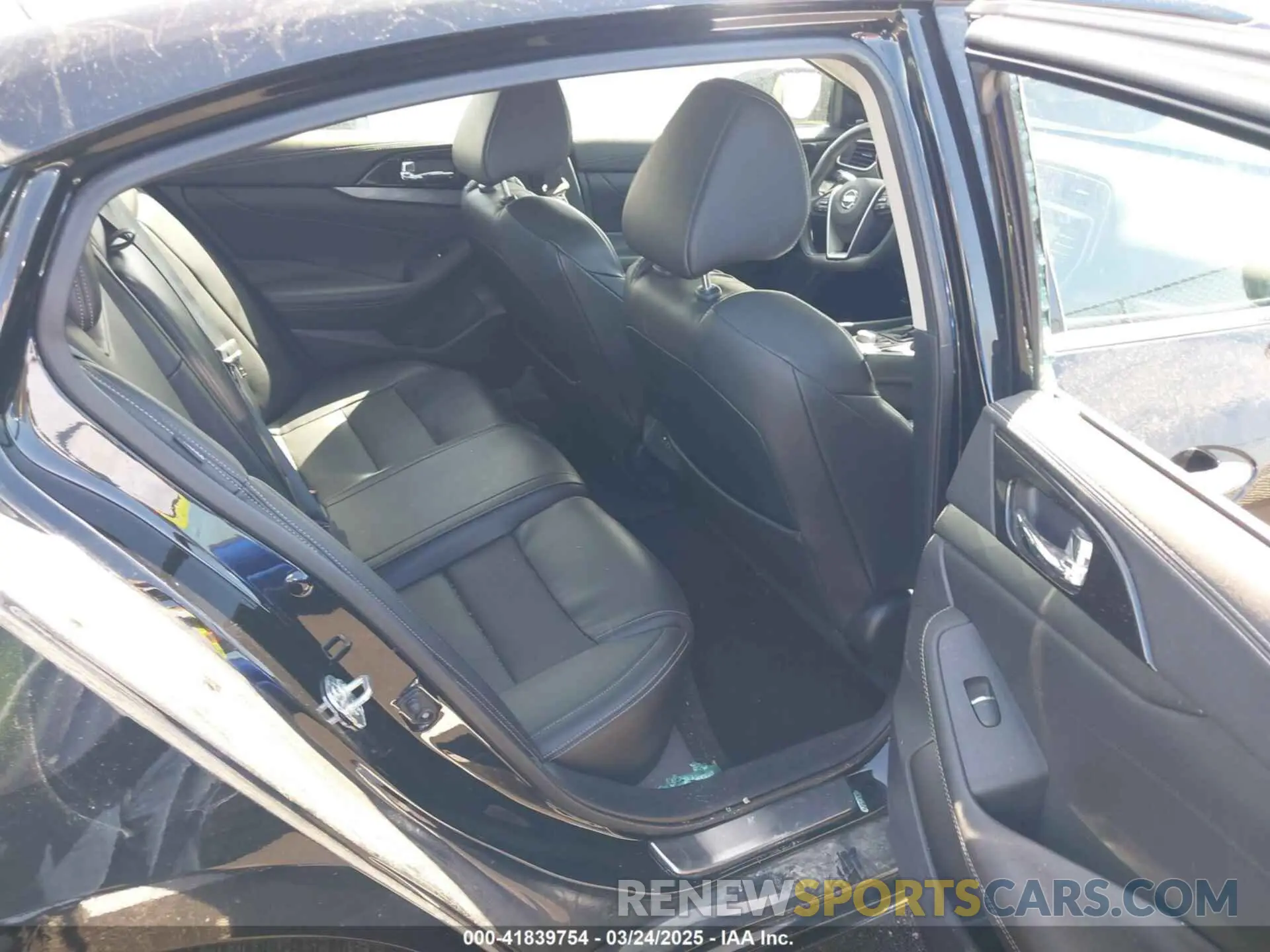 8 Photograph of a damaged car 1N4AA6AV5KC377042 NISSAN MAXIMA 2019