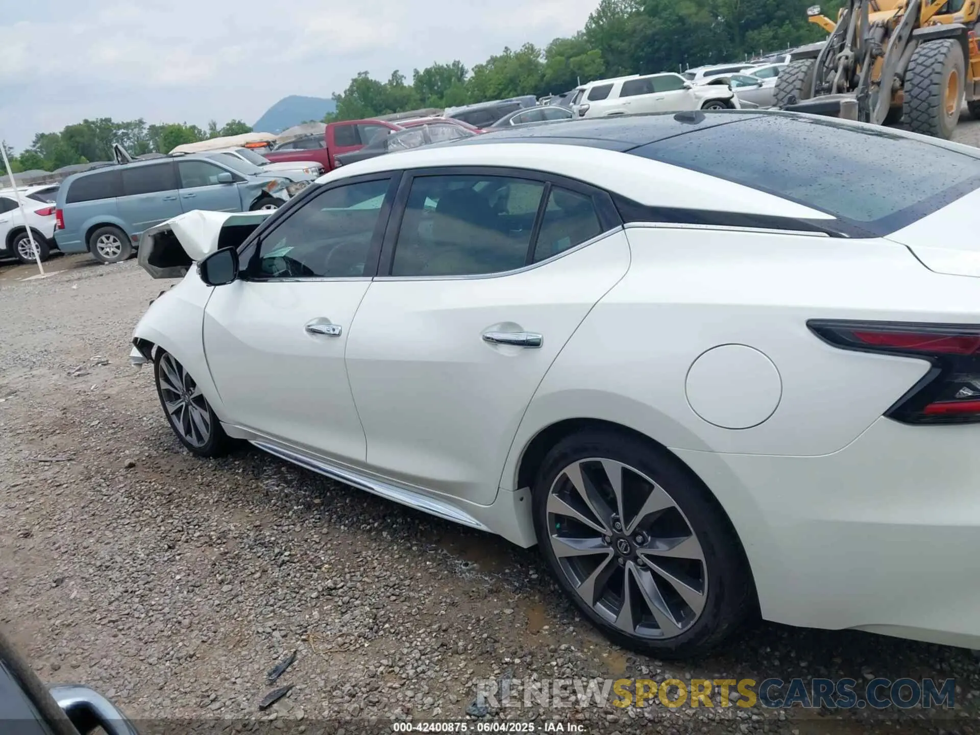15 Photograph of a damaged car 1N4AA6AV5KC381057 NISSAN MAXIMA 2019