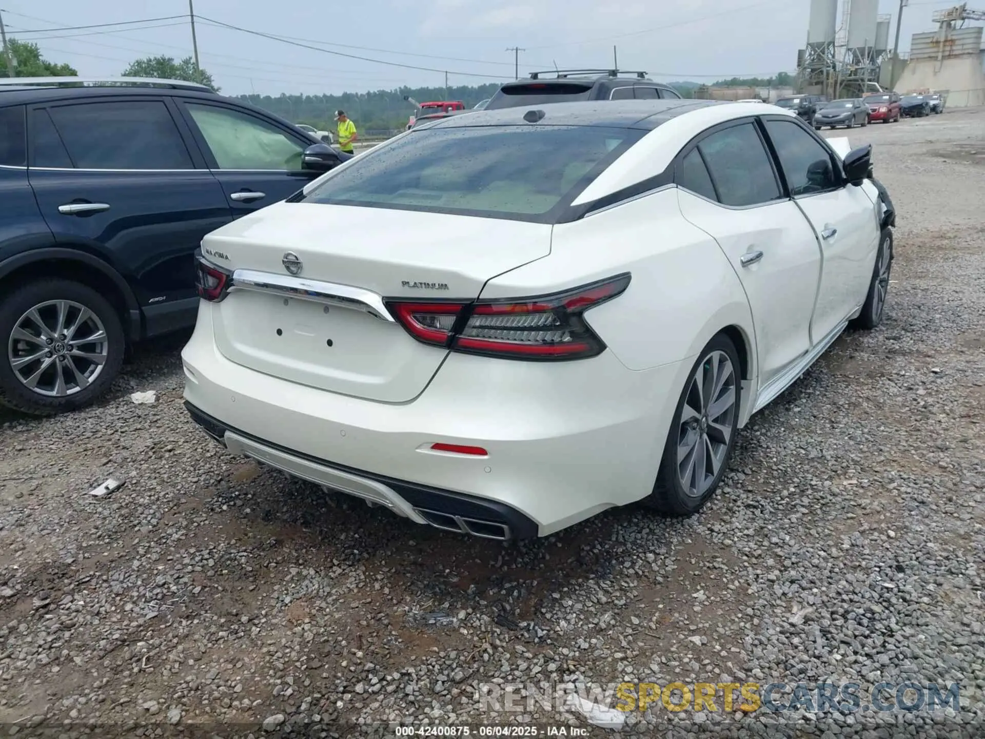 4 Photograph of a damaged car 1N4AA6AV5KC381057 NISSAN MAXIMA 2019