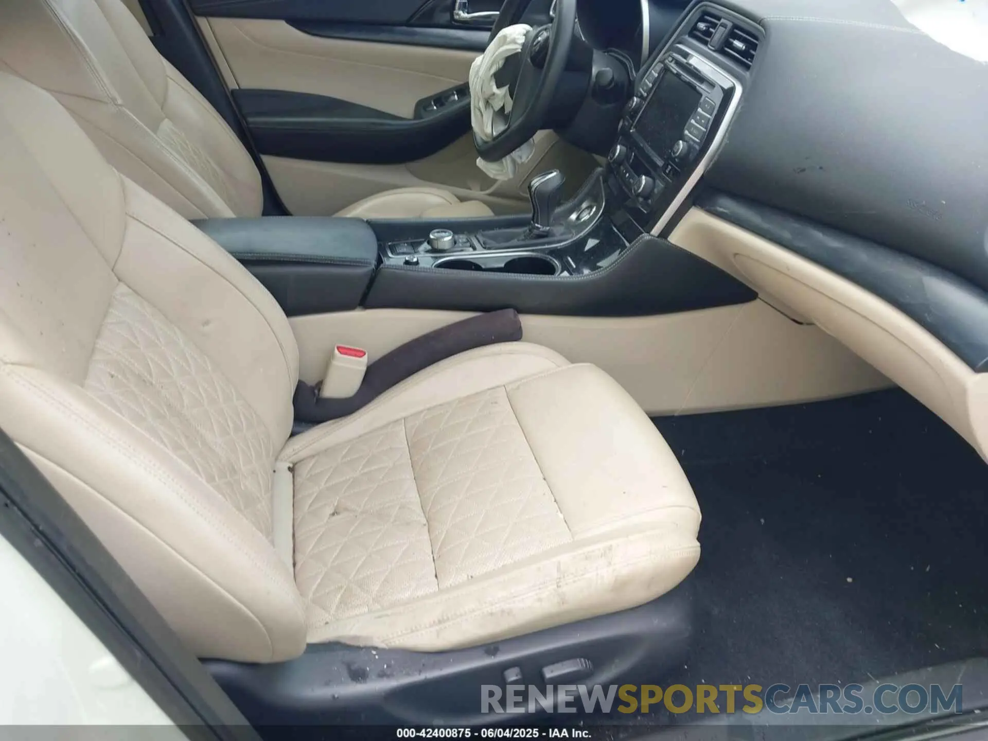 5 Photograph of a damaged car 1N4AA6AV5KC381057 NISSAN MAXIMA 2019